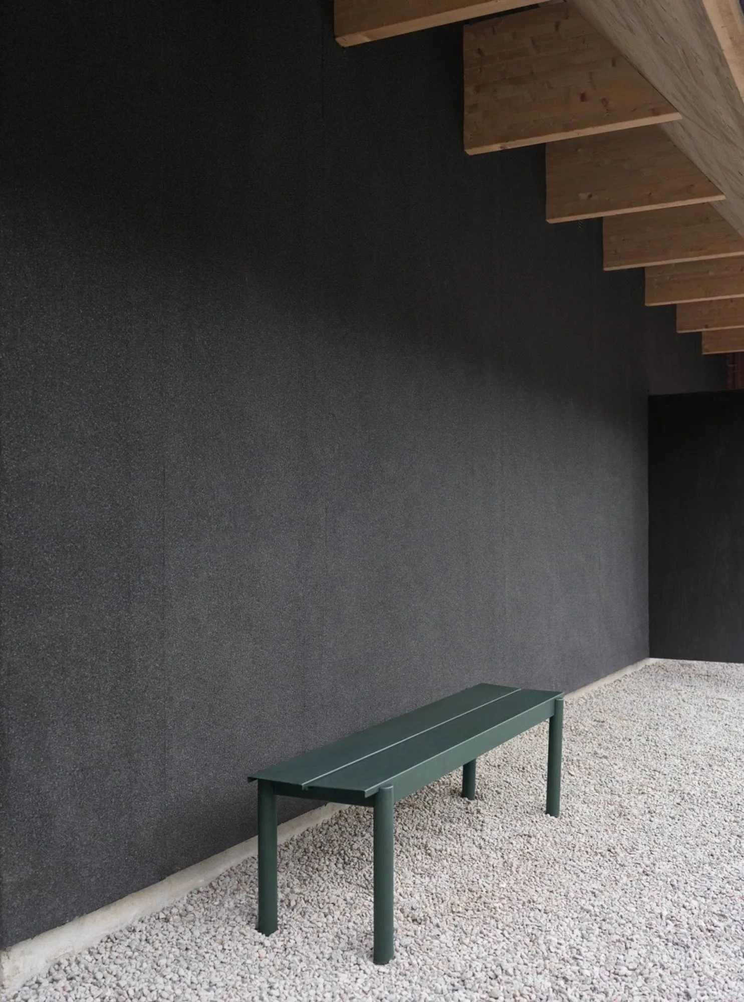 Linear Steel bank 170x34 cm, Dark green Muuto