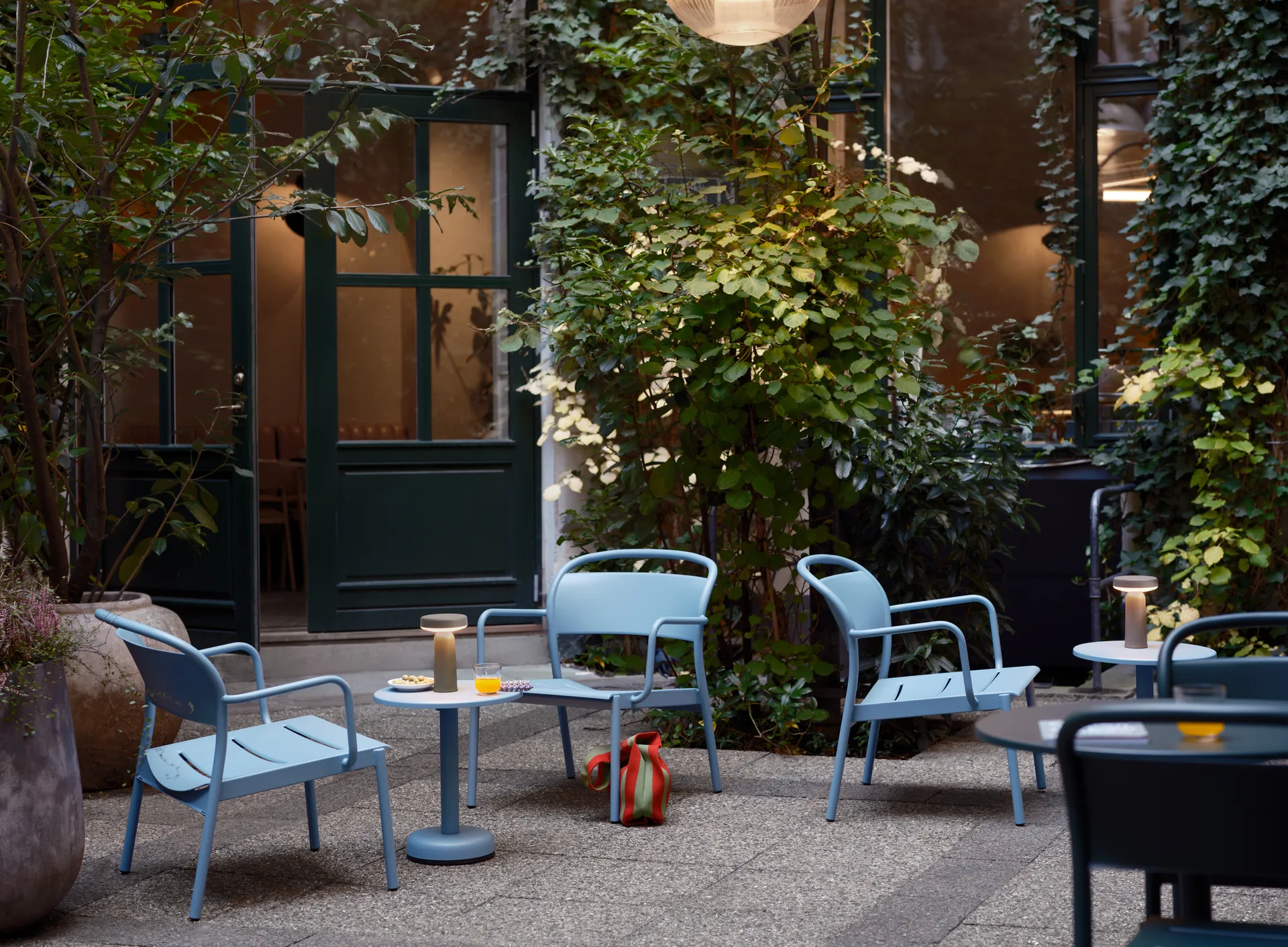 Linear Steel loungestoel, Lichtblauw Muuto