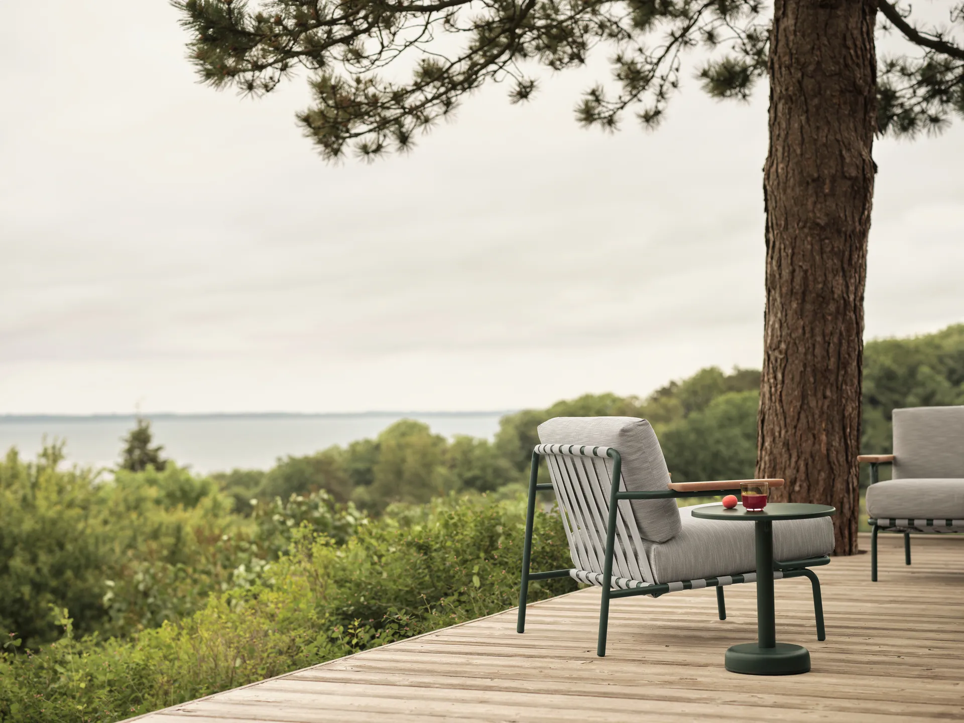 Linear Steel salontafel, Donkergroen, Ø42x47 cm Muuto