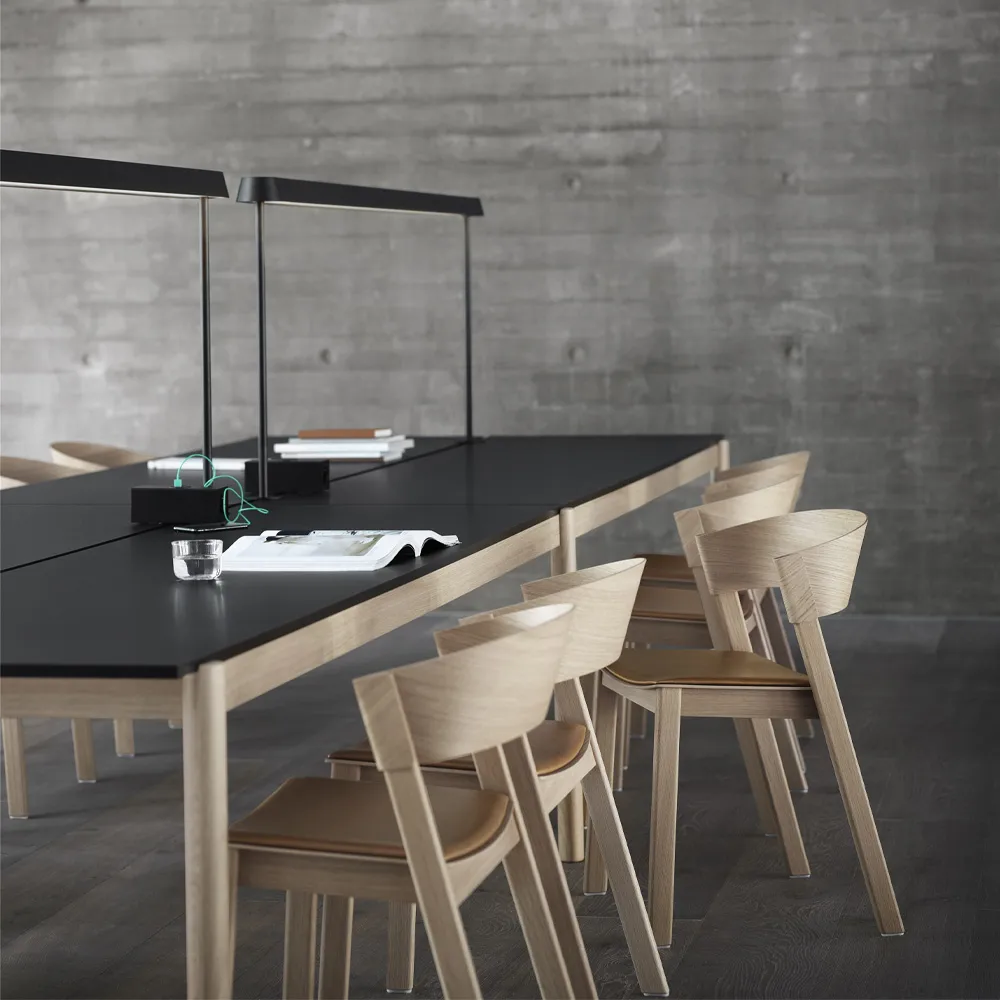Linear System tafel 142x240 cm, White laminate-White ABS-Oak Muuto