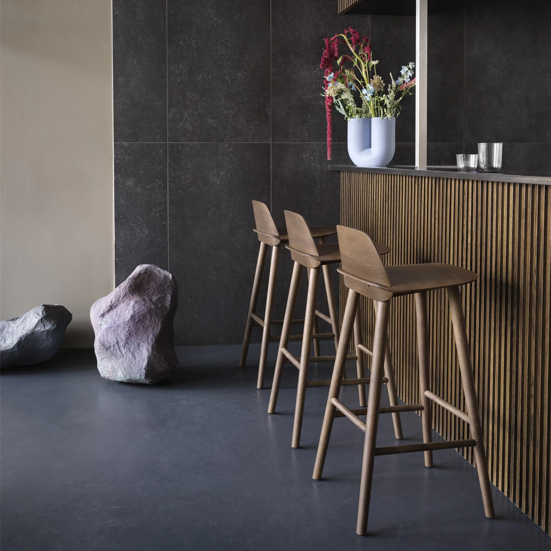 Nerd barkruk 65 cm., Stained dark brown Muuto