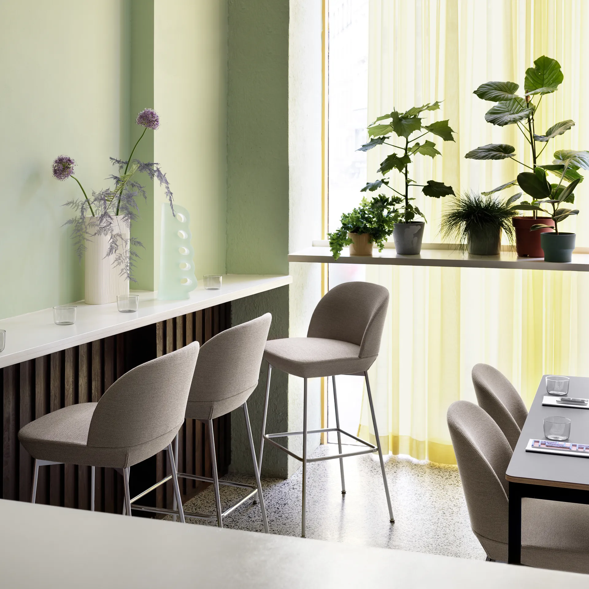 Oslo Bar barkruk verchroomde poten, Ocean 32 Muuto