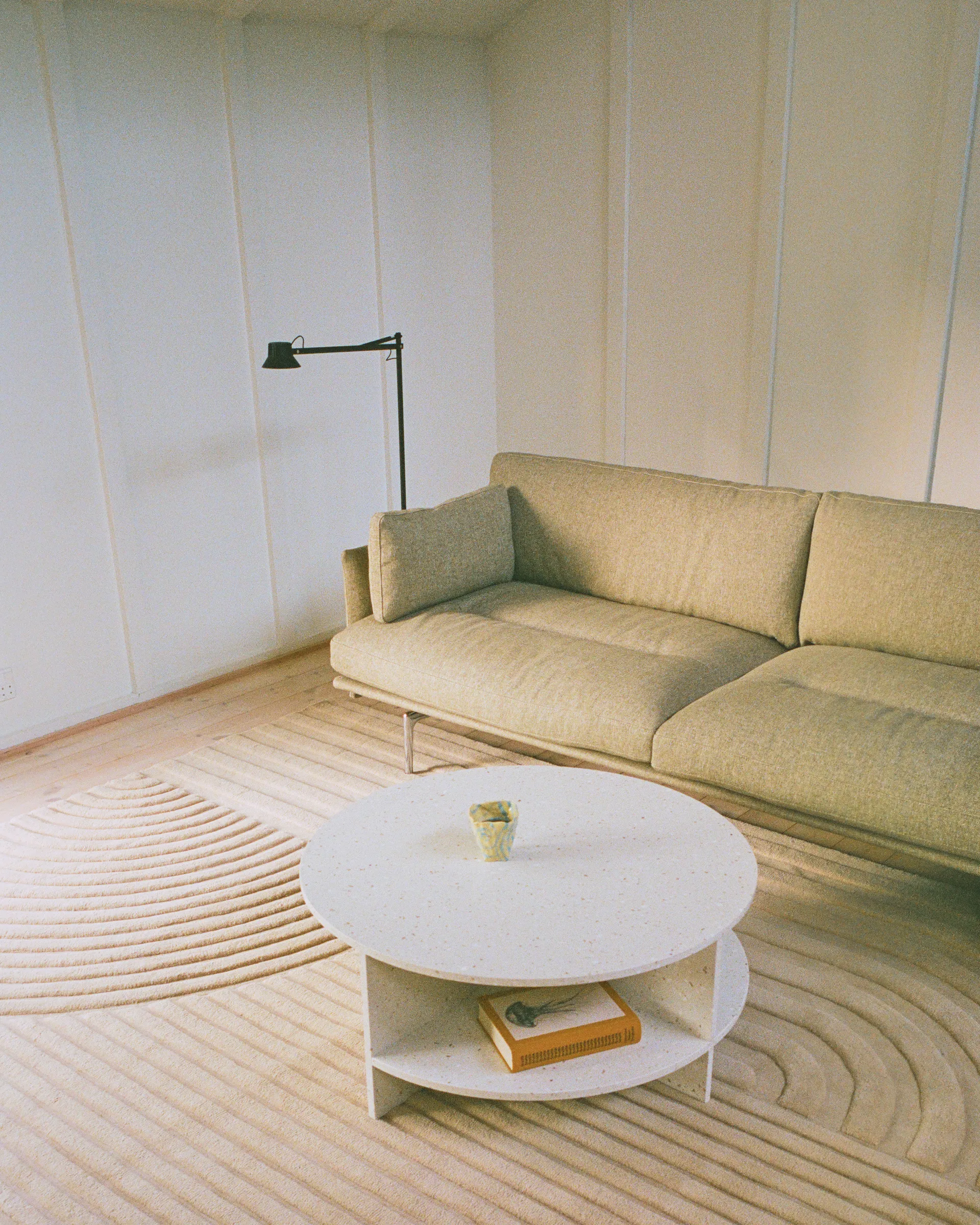 Outline Soft bank, Clay 15-aluminium poten, 3-zits Muuto