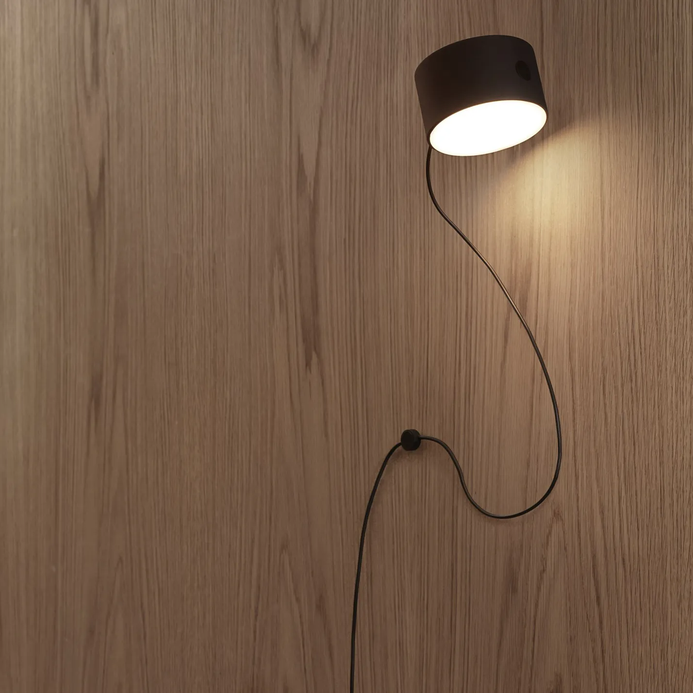 Post snoerbevestiging voor wandlamp, Zwart Muuto