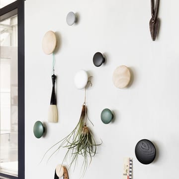 The Dots wandhaken 5-pack - zwart gebeitst essenhout - Muuto