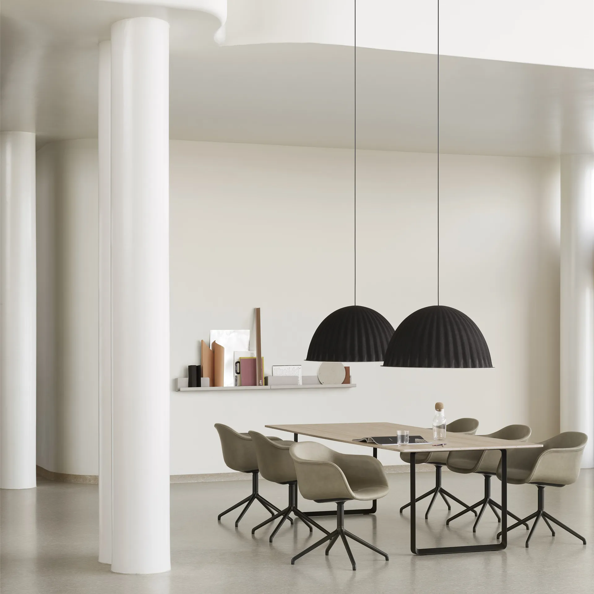 Under the bell hanglamp Ø 82 cm, zwart Muuto