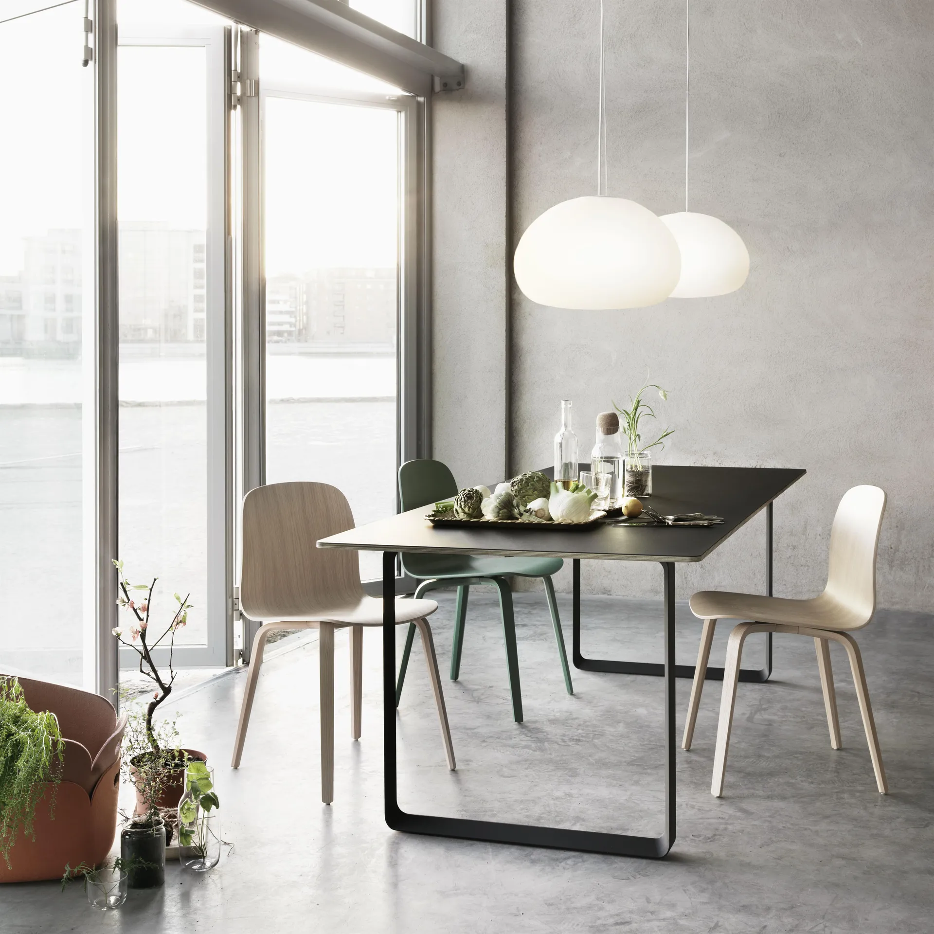 Visu Chair stoel houten onderstel, eikenhout Muuto