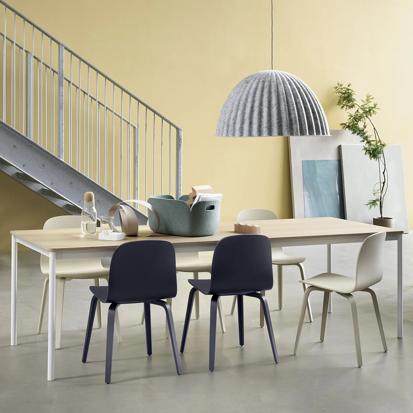 Visu Chair stoel houten onderstel, Midnight blue Muuto