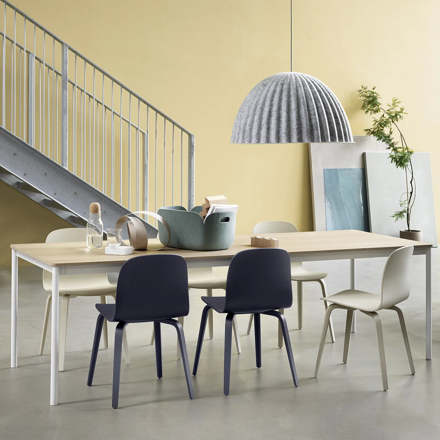 Visu Chair stoel houten onderstel, Sand Muuto