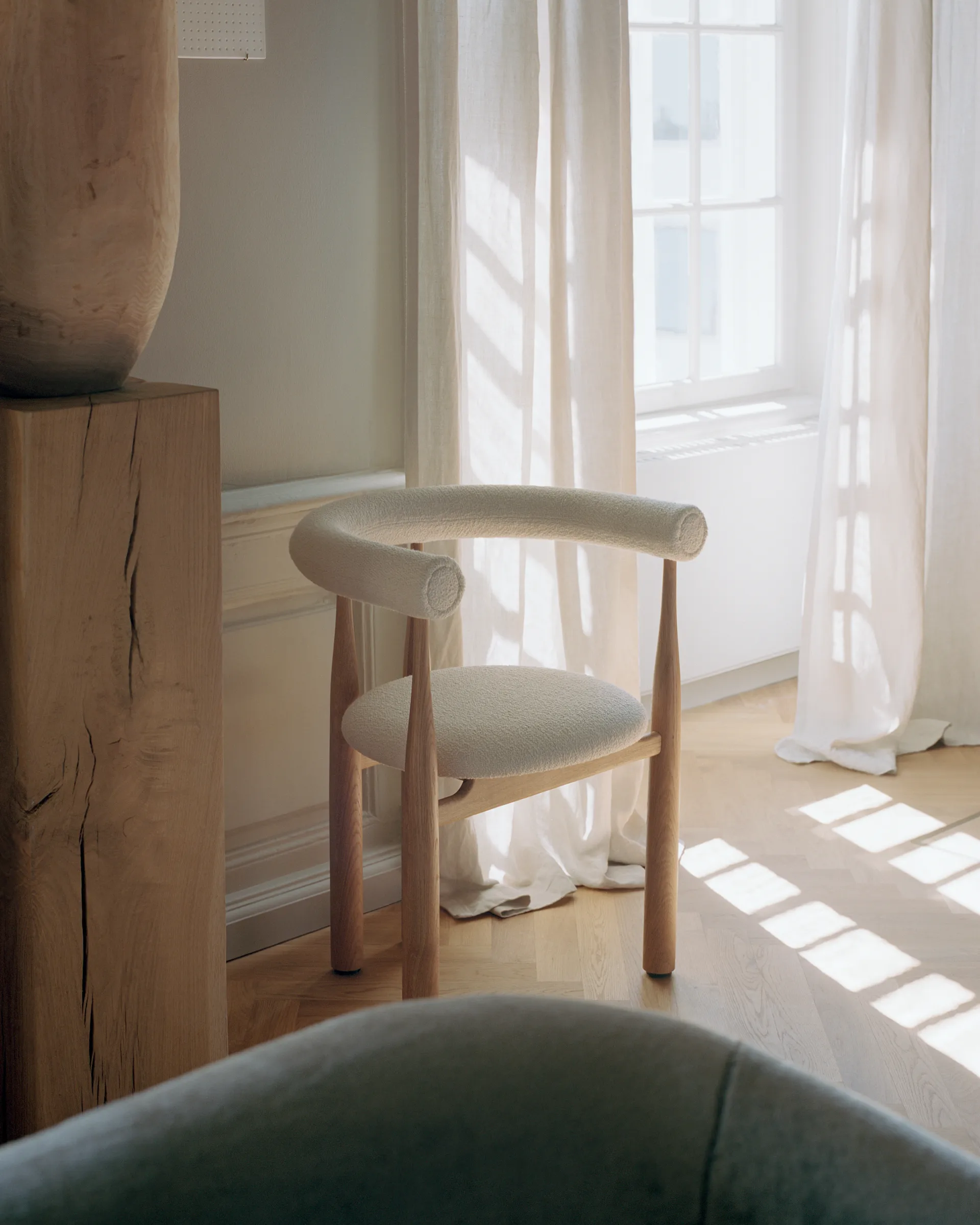 Bukowski armstoel bekleed, Oak, Barnum Lana New Works