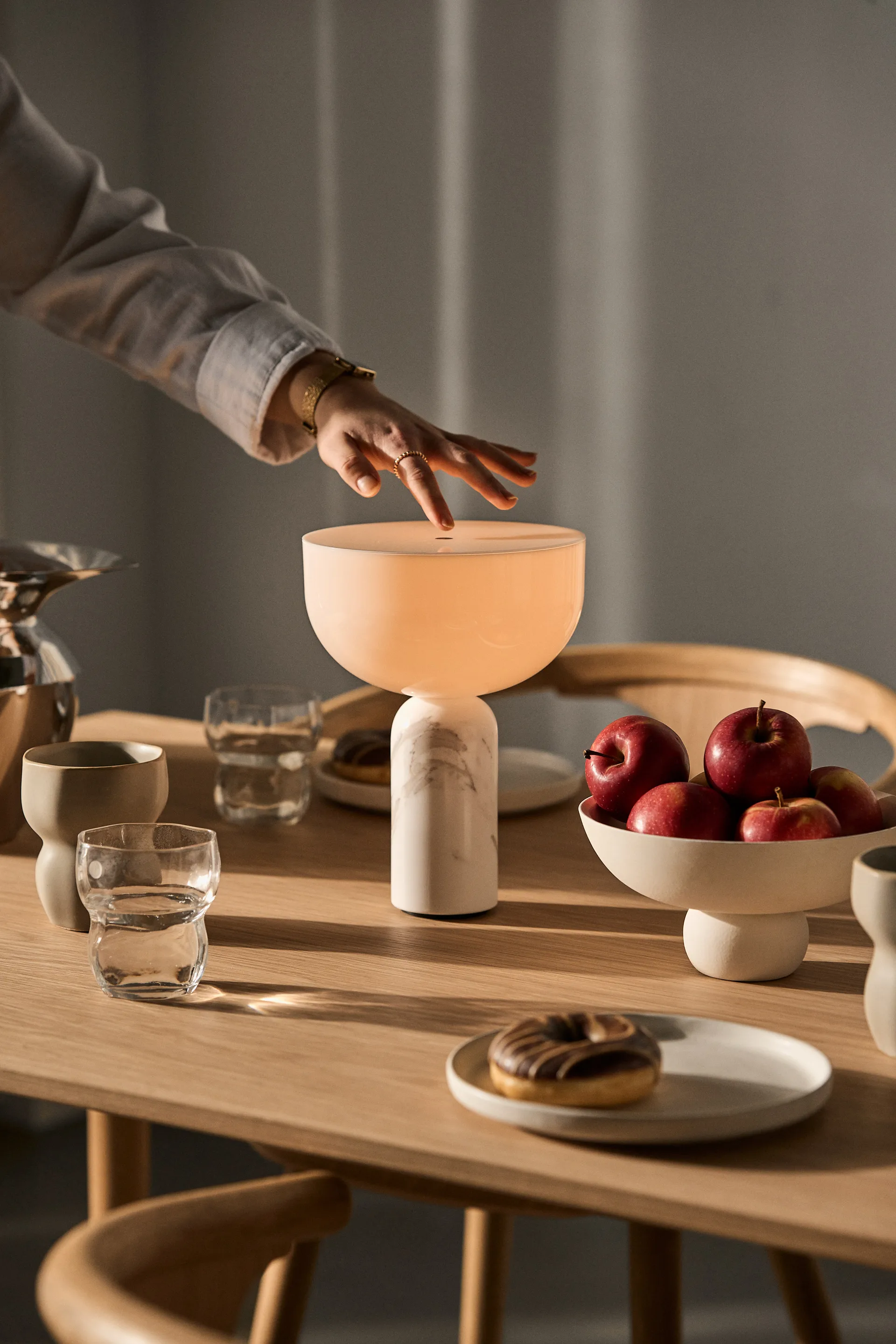 Kizu portable tafellamp, White marble New Works