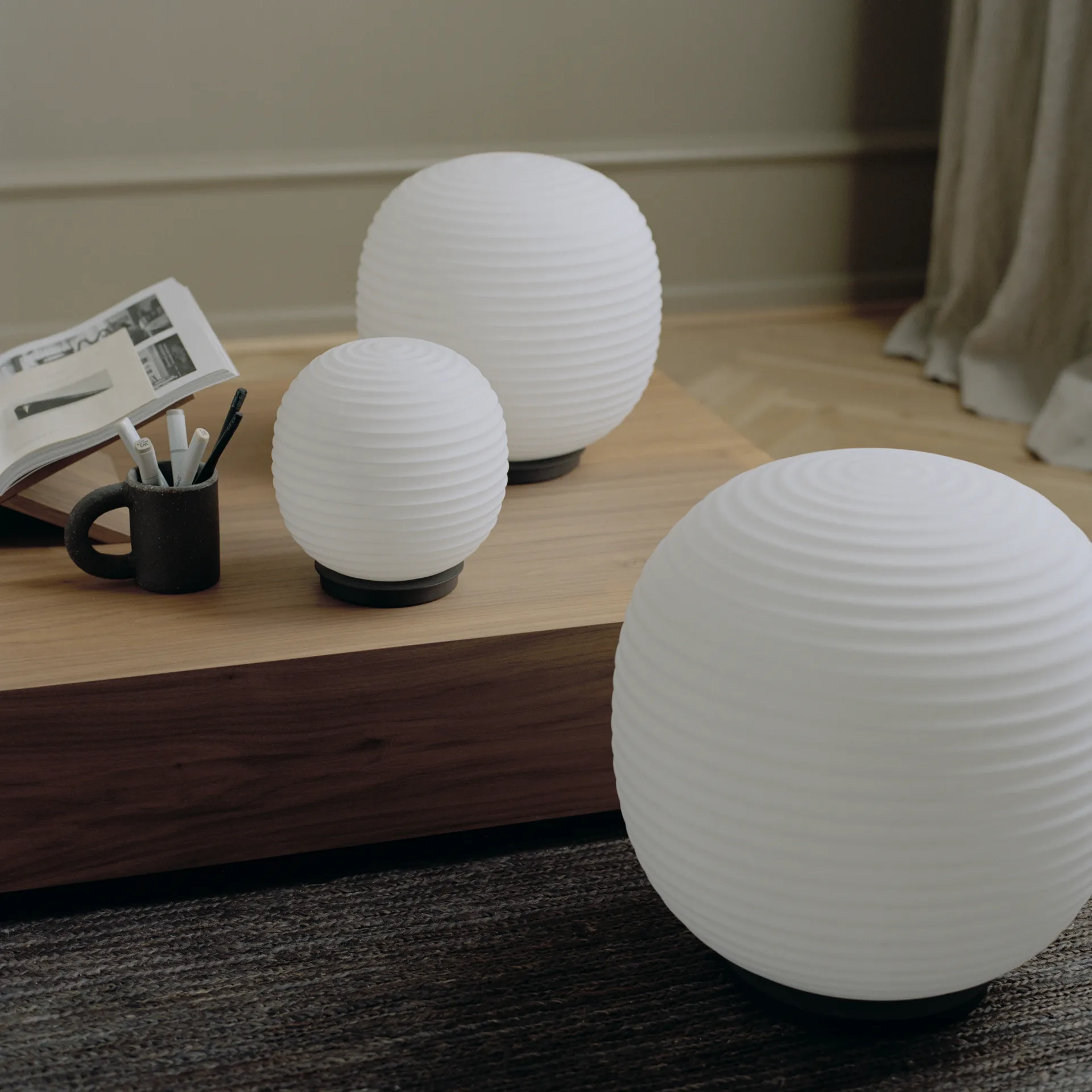 Lantern Globe vloerlamp large, Frosted white opal glass New Works