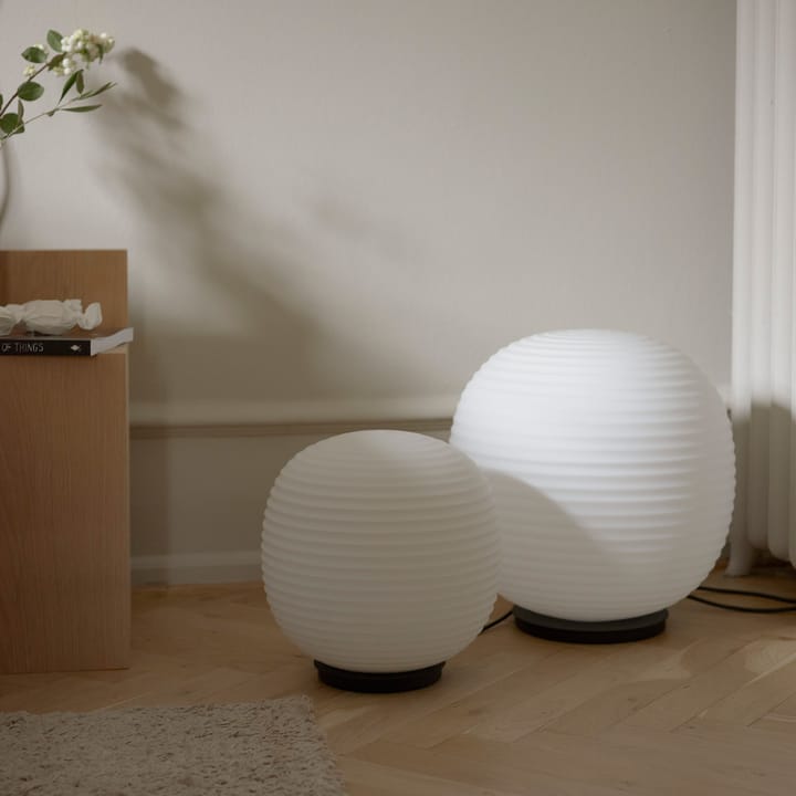 Lantern Globe vloerlamp large, Frosted white opal glass New Works