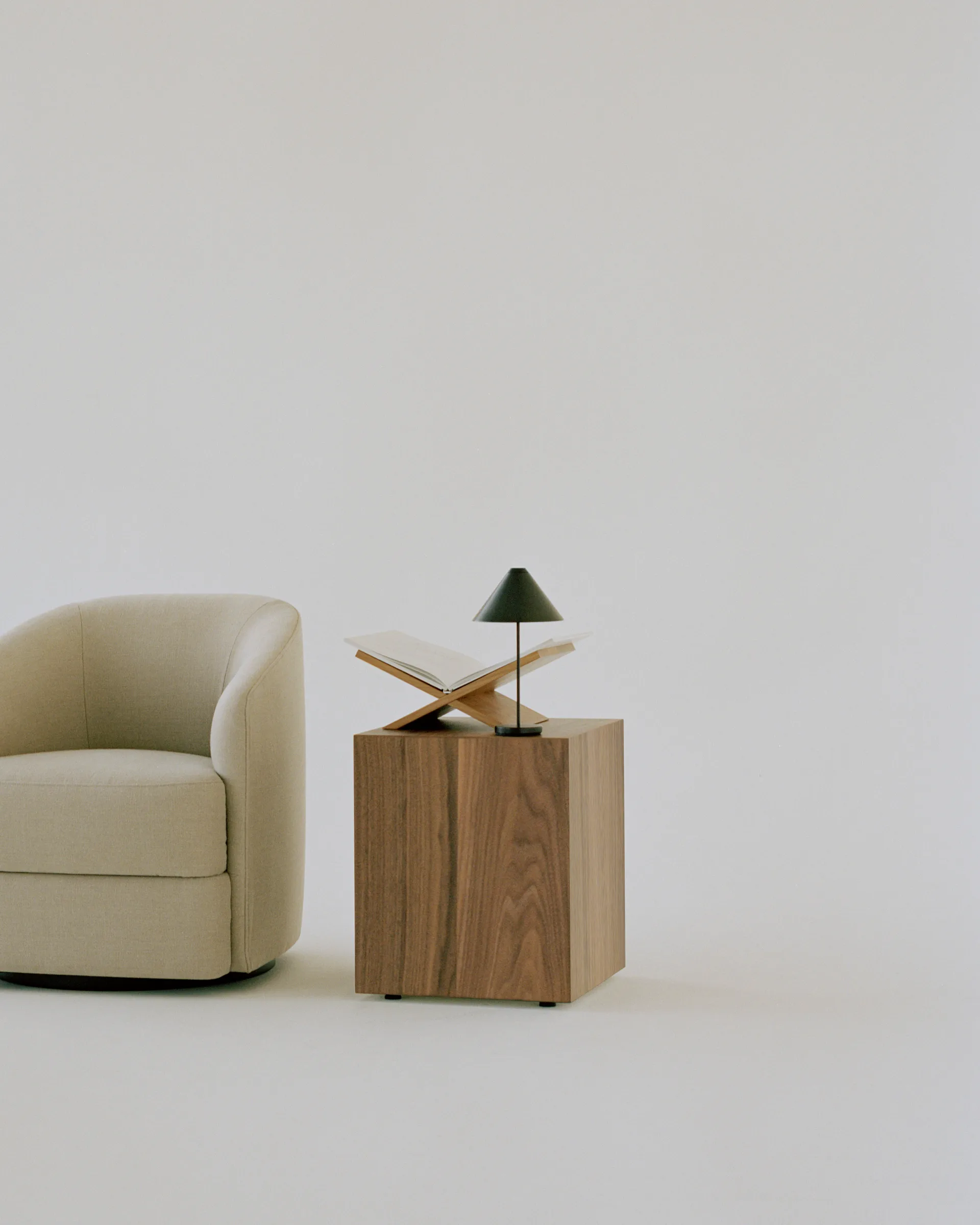 Mass bijzettafel 40x40x47 cm, Walnut New Works