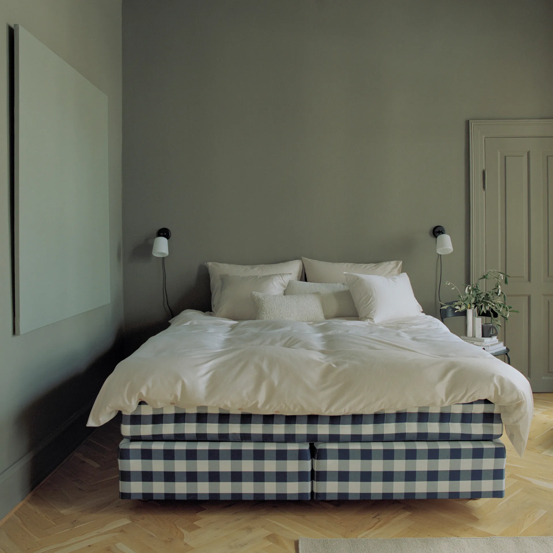 Materiaal wandlamp, White opal glass New Works