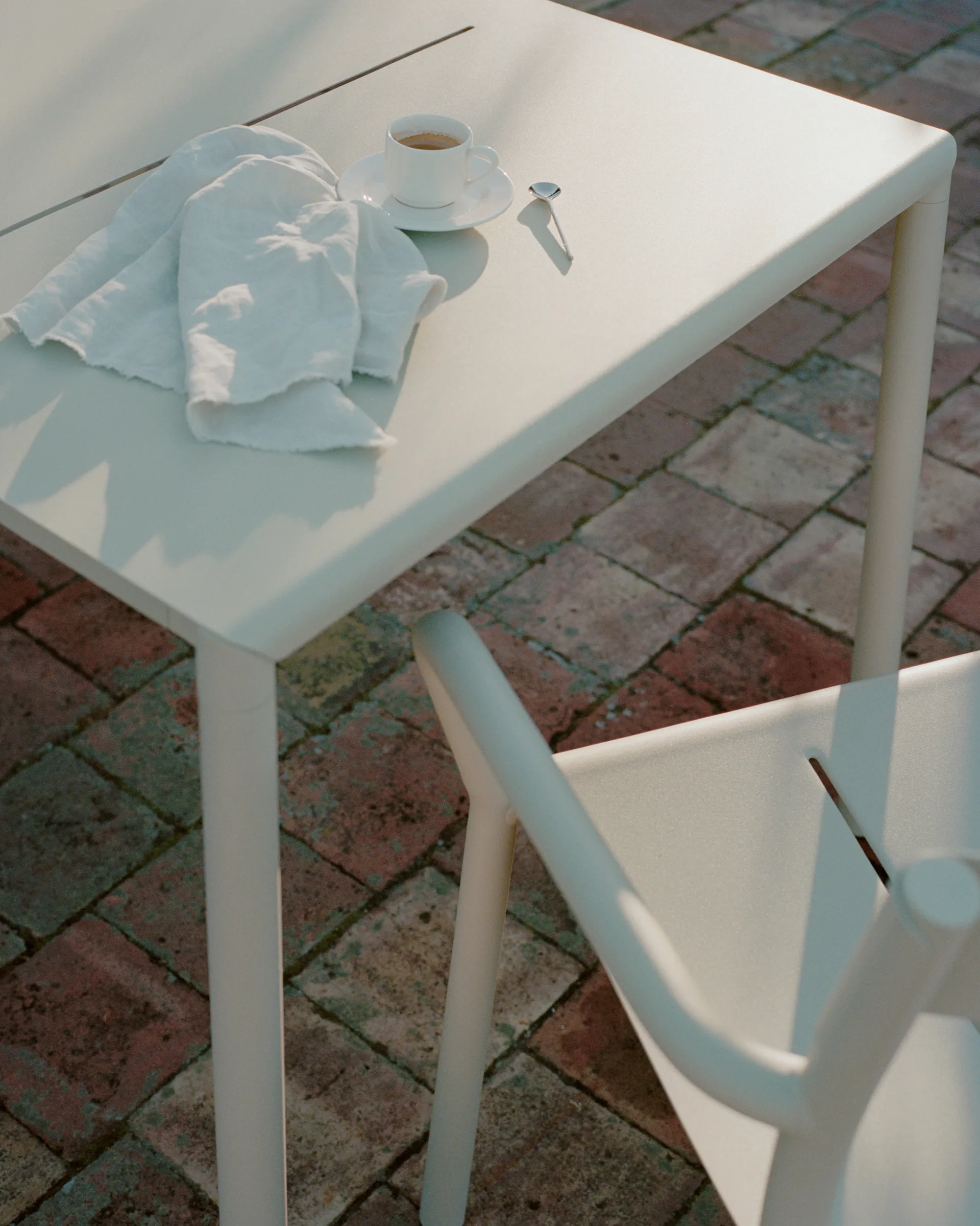 May Tables Outdoor tafel 85x85 cm, Light Grey New Works