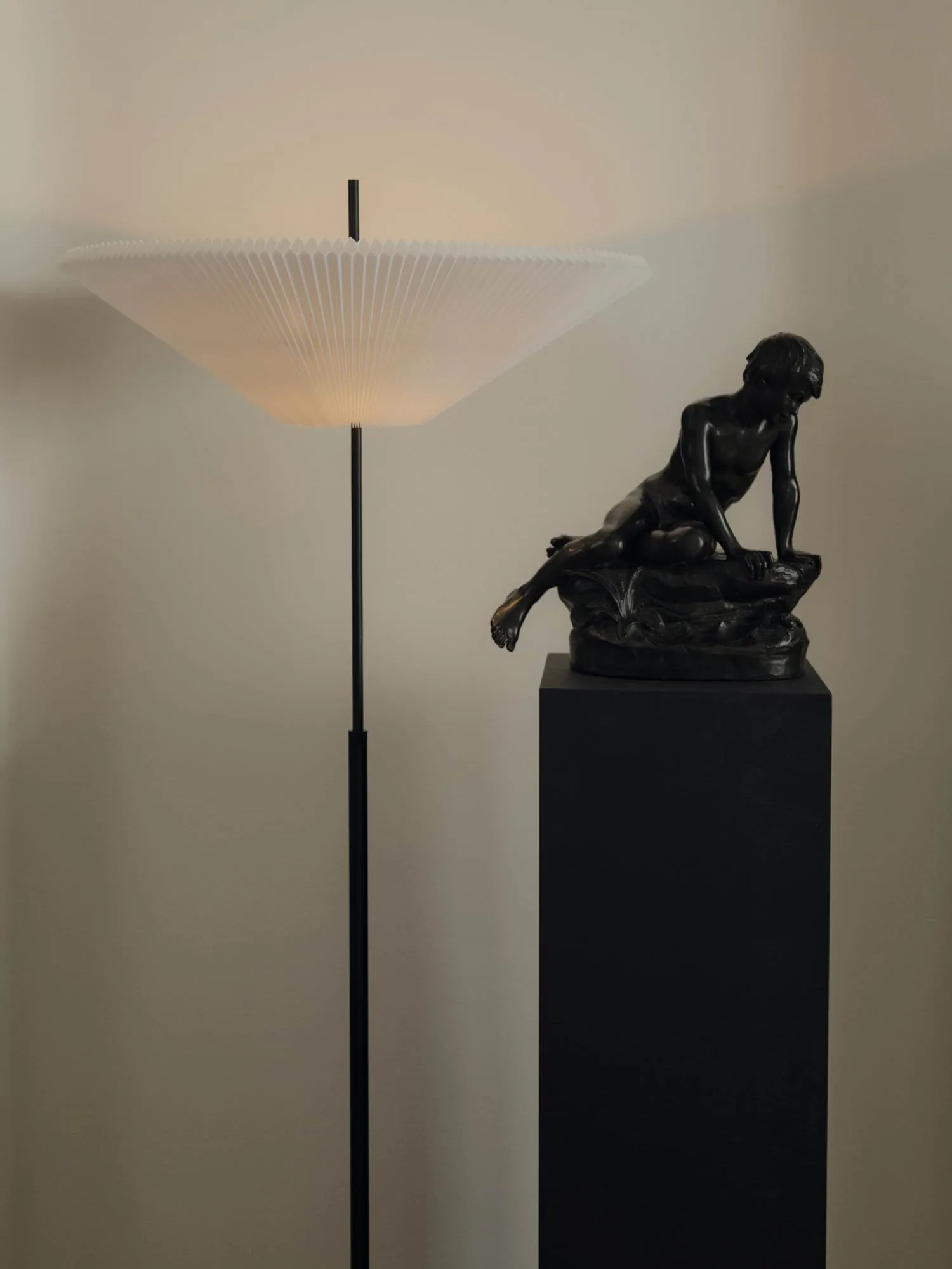 Nebra vloerlamp, White (wit), 150 cm New Works