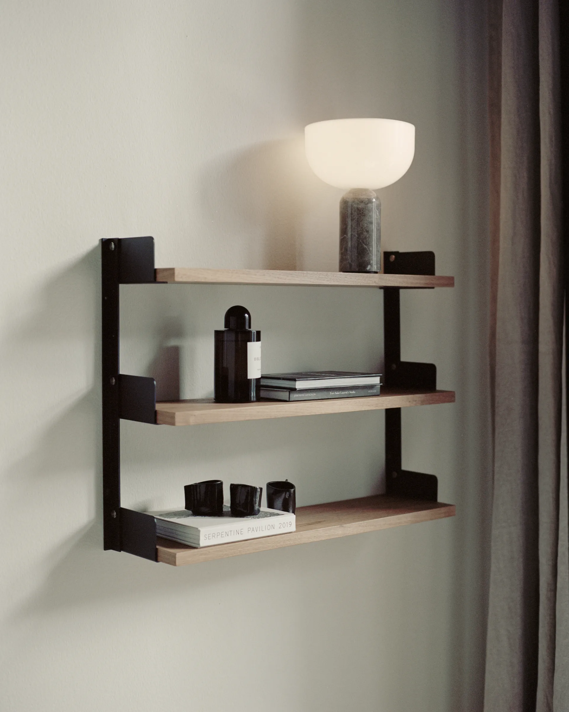 New Works Tea Shelf wandplank 46x62,5 cm, Walnoot New Works