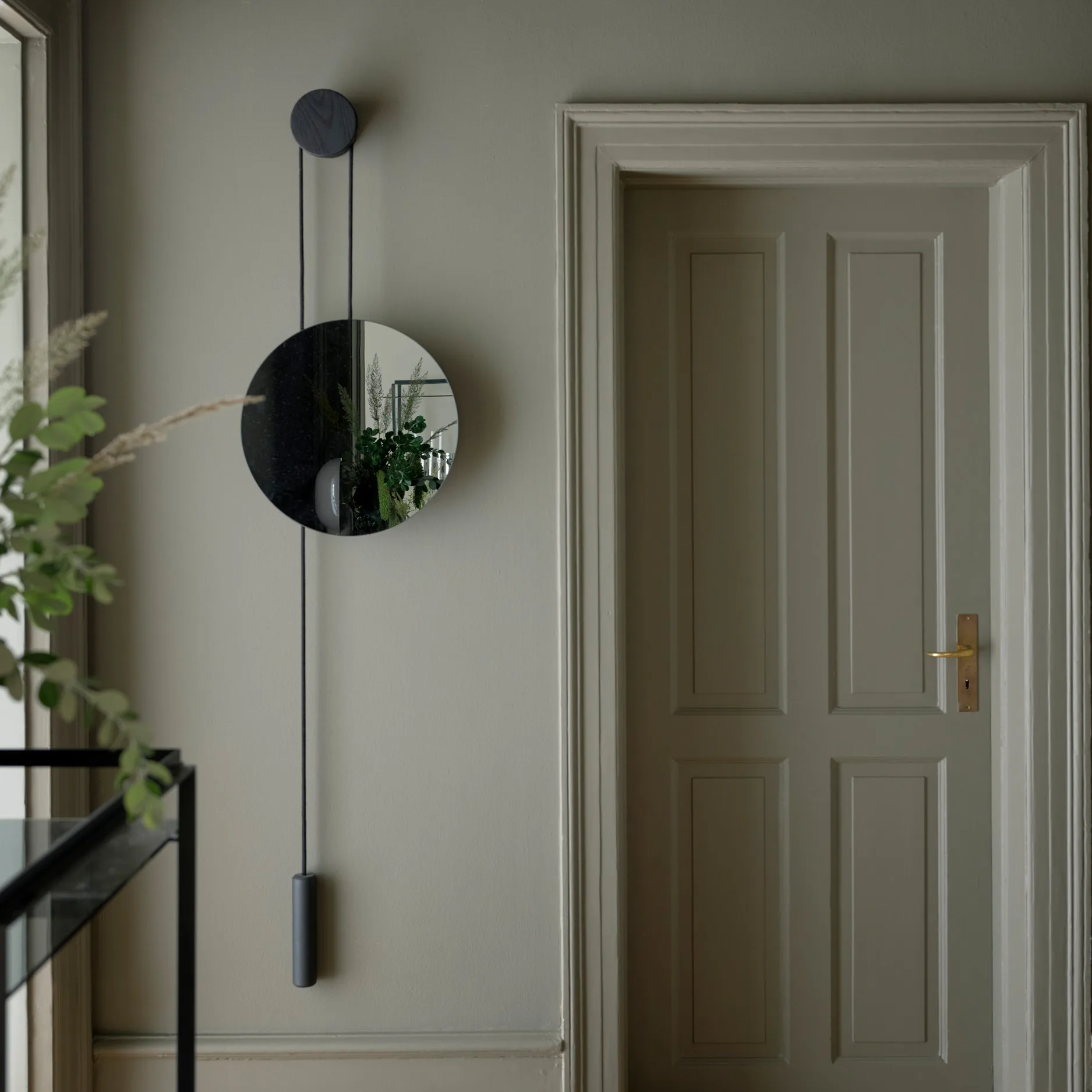 Rise and Shine spiegel, Burned oak-steel weight New Works