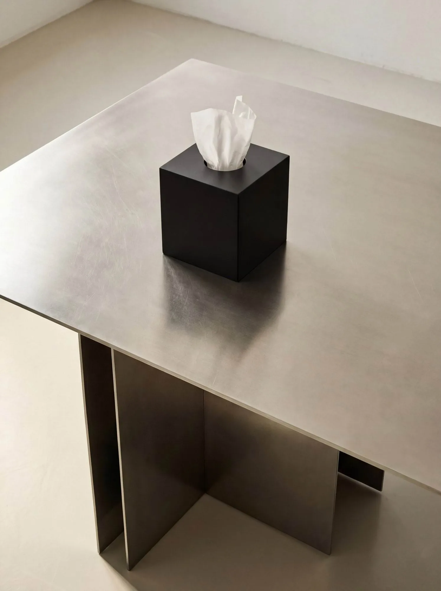 Nichba tissuebox, Black Nichba