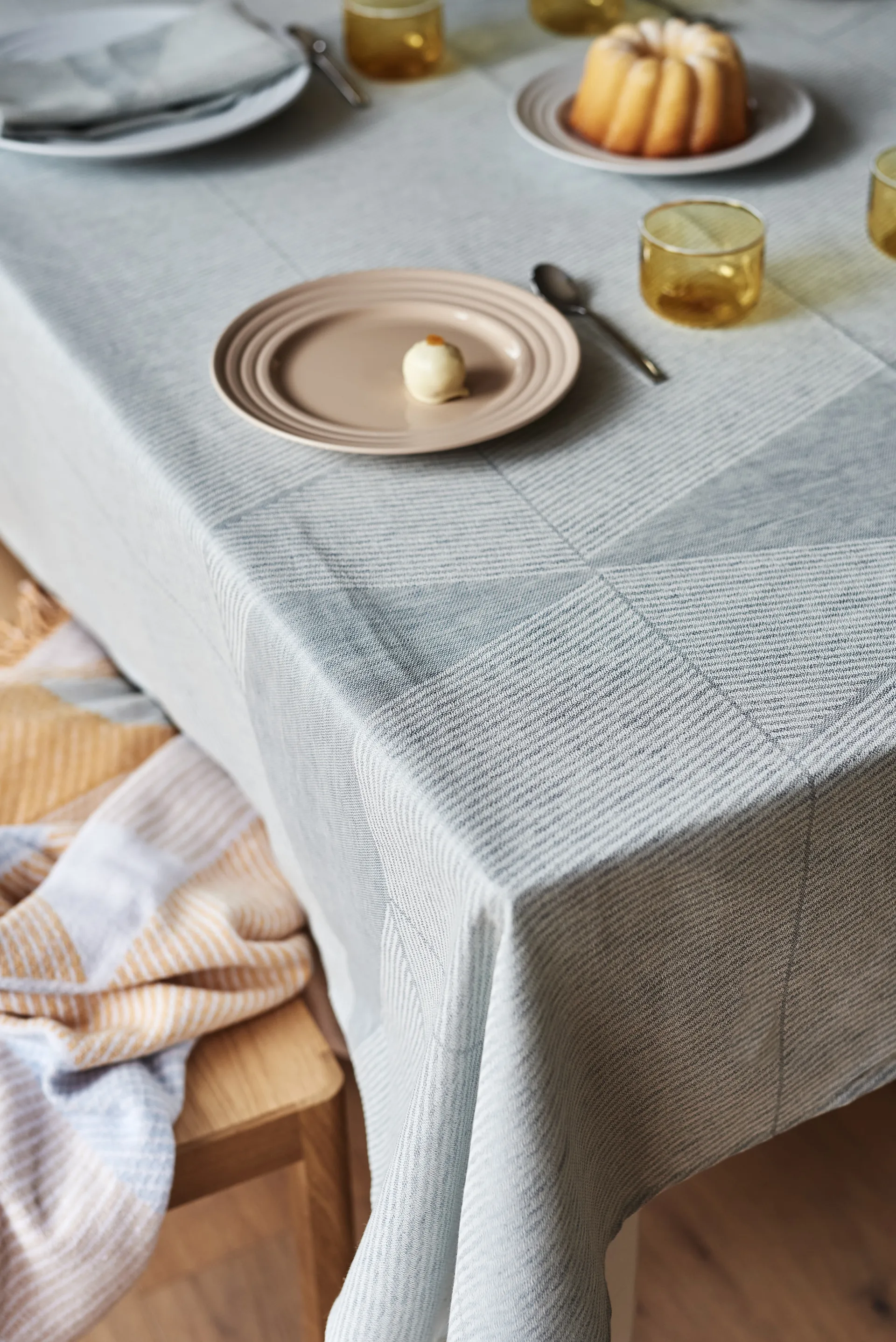 Geometric tafelkleed 147x250 cm, Blauw-wit NJRD