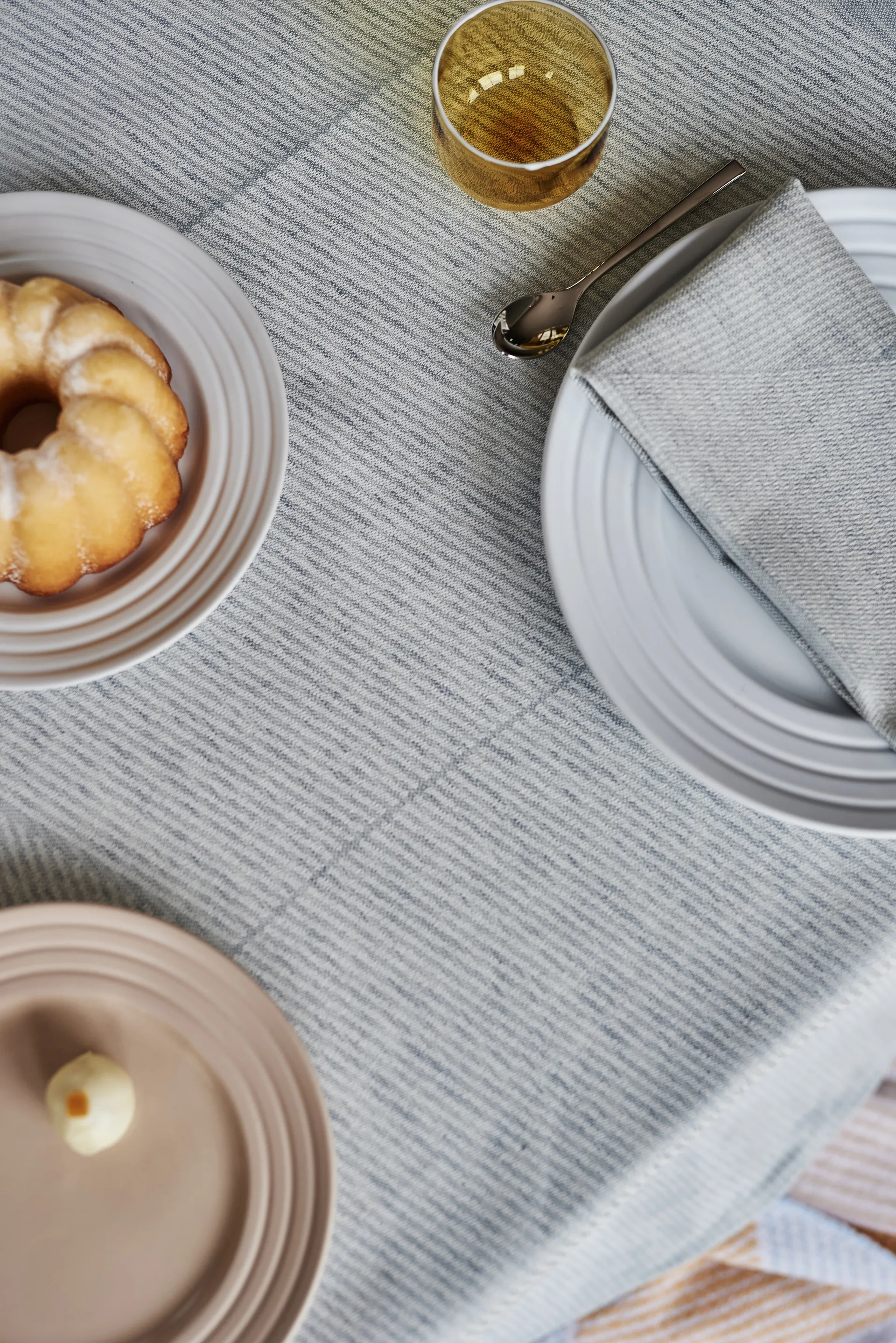 Geometric tafelkleed 147x250 cm, Blauw-wit NJRD