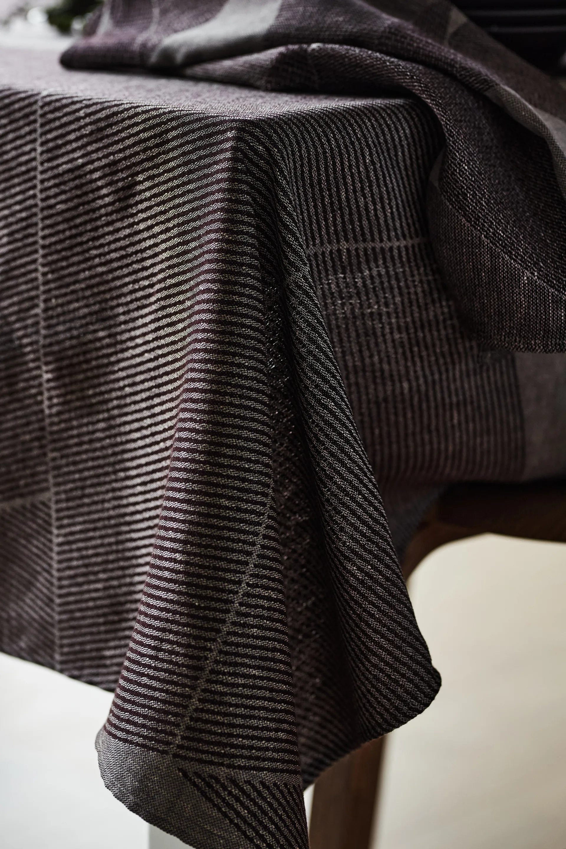 Geometric tafelkleed 147x250 cm, Bruin-wit NJRD