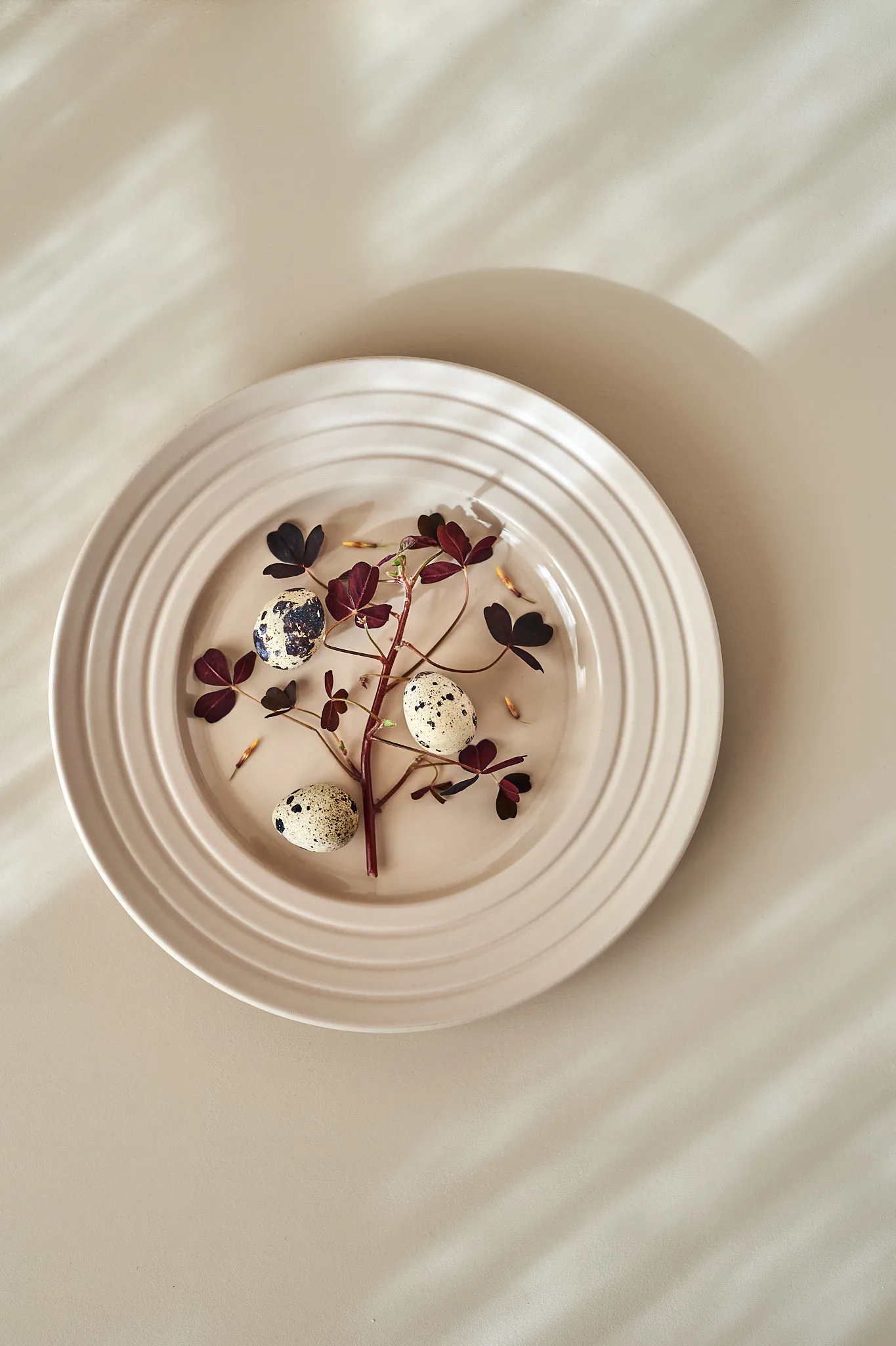 Lines bord Ø 27 cm, beige NJRD