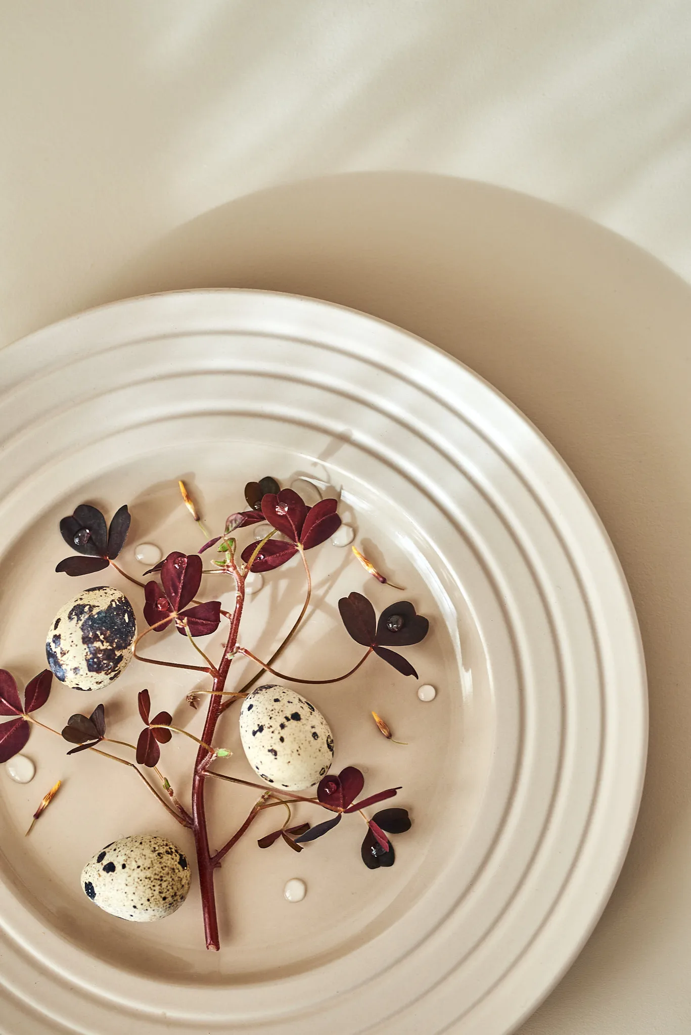 Lines bord Ø 27 cm, beige NJRD