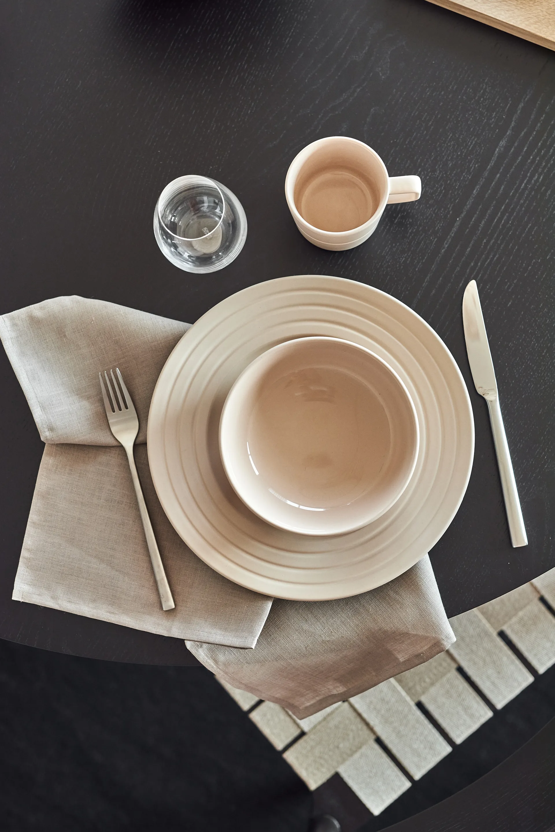 Lines bord Ø 27 cm, beige NJRD