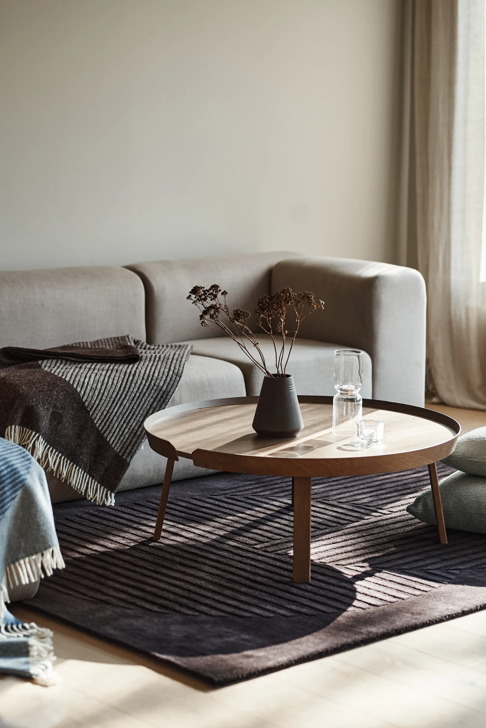 Lines vaas 18 cm, Bruin NJRD