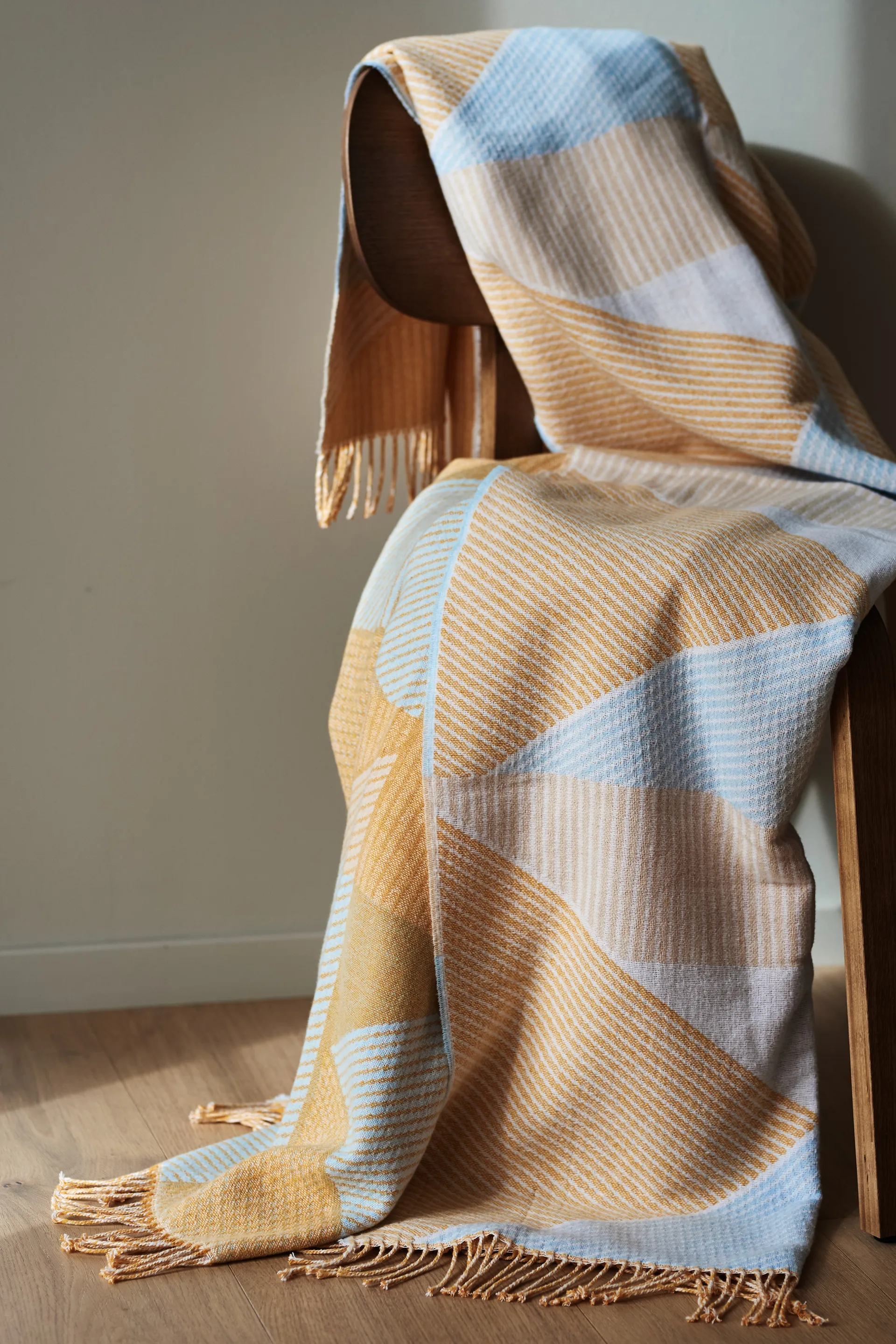 Metric focus No. 2 katoenen plaid 130x185 cm, Geel NJRD