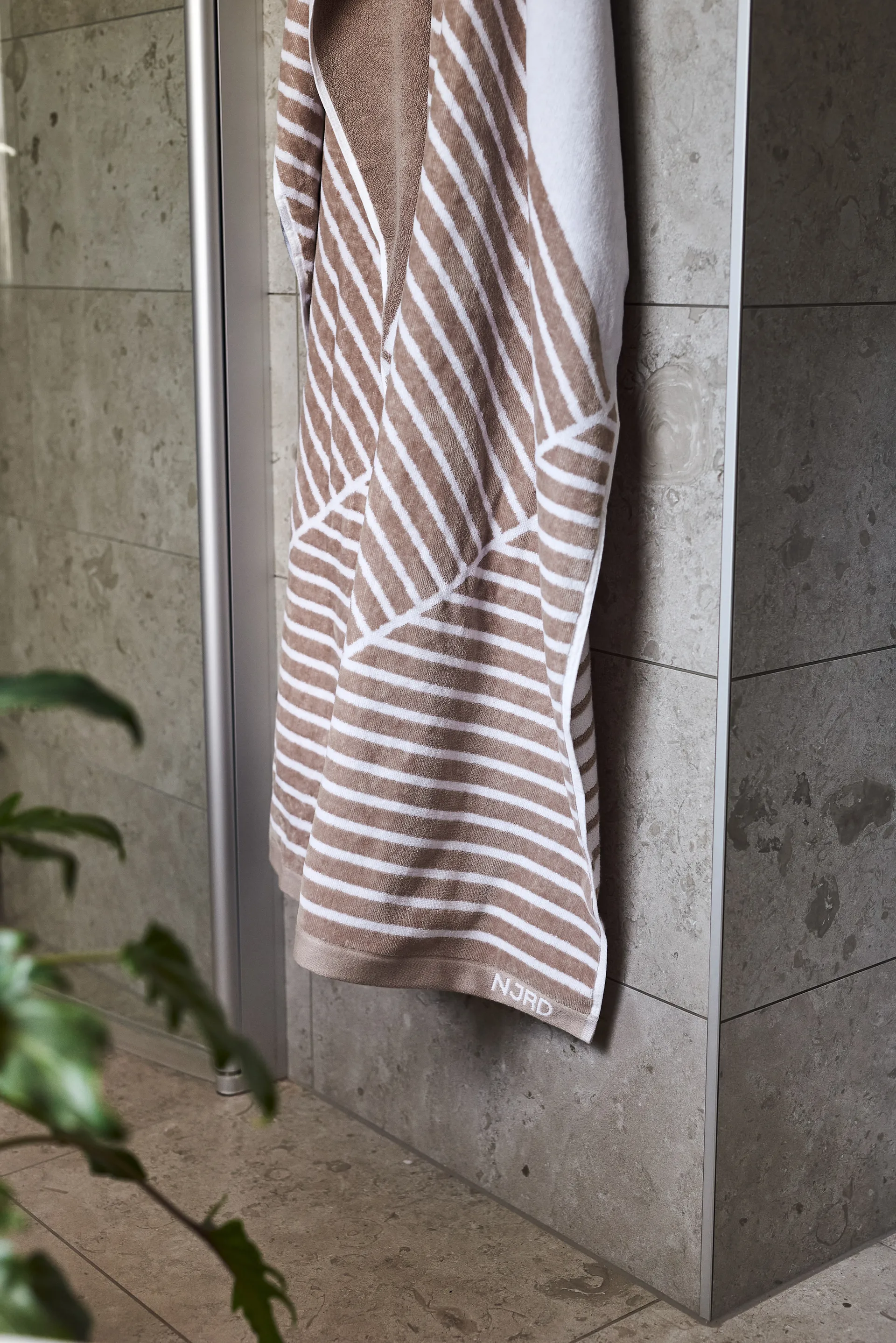 Stripes badhanddoek 70 x 140 cm, Beige NJRD