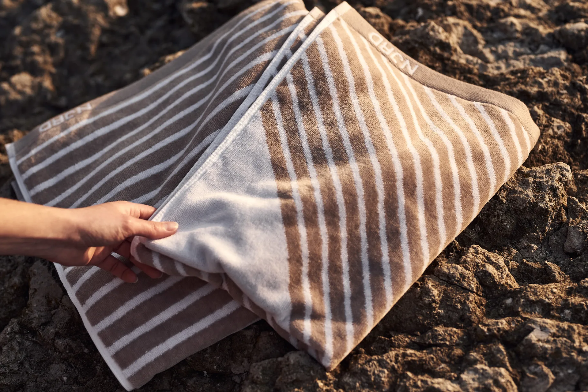 Stripes badhanddoek 70 x 140 cm, Beige NJRD