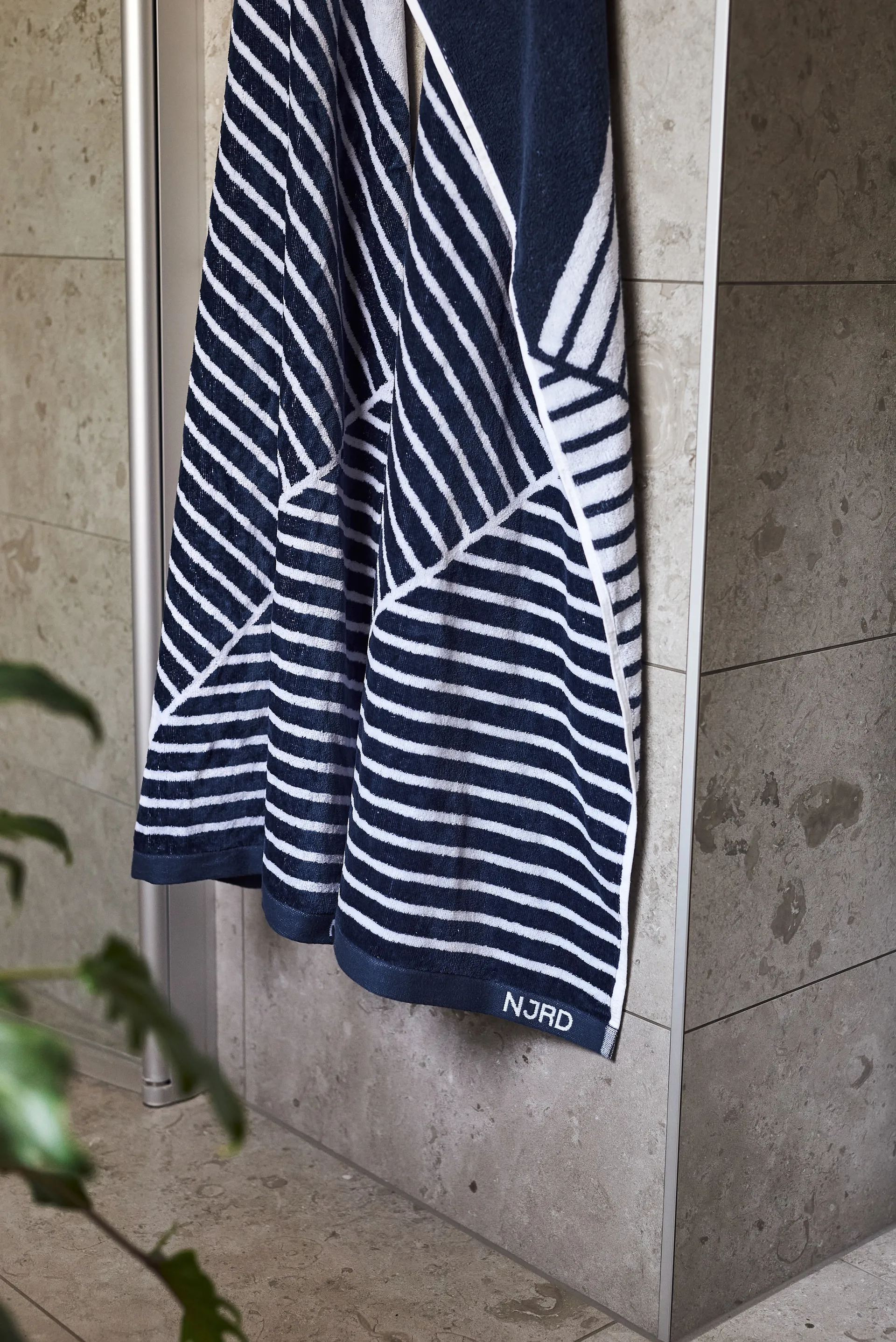 Stripes badhanddoek 70 x 140 cm, Blauw NJRD
