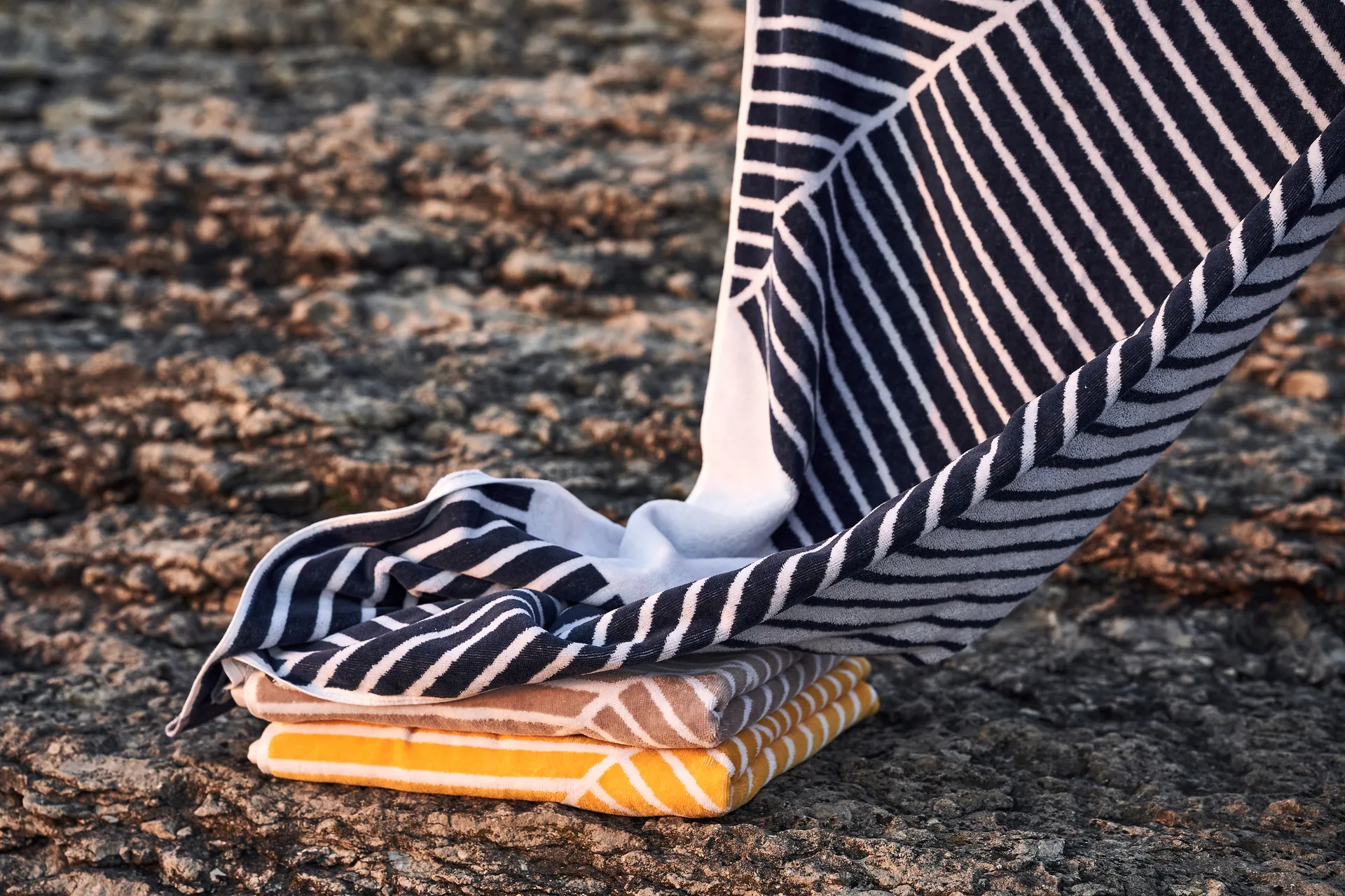 Stripes badhanddoek 70 x 140 cm, Blauw NJRD