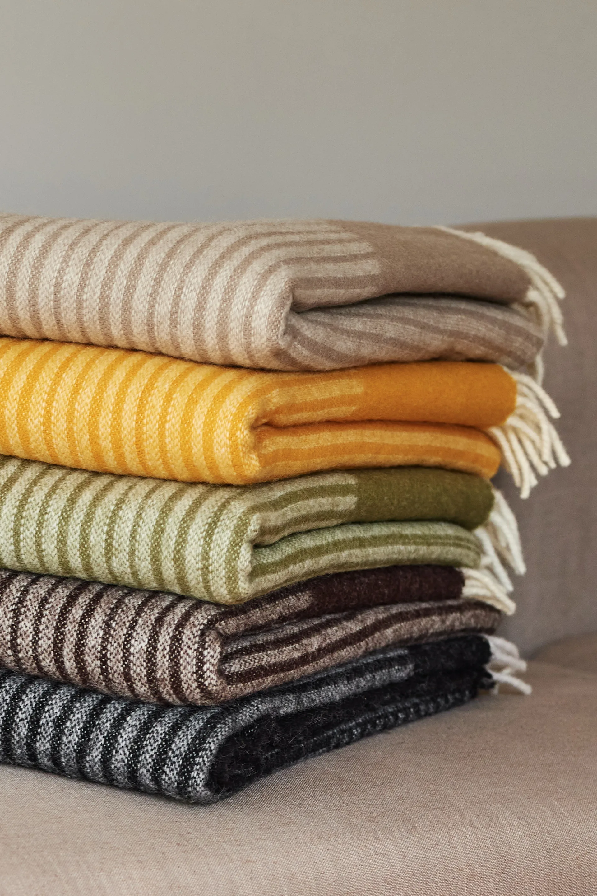 Stripes wollen plaid 130x185 cm, Zwart NJRD