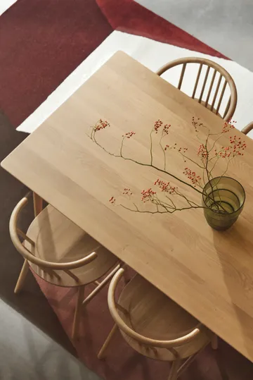 VIOR eettafel 120 cm + stoel 4‑pack – Gelakt eiken‑naturel - NJRD