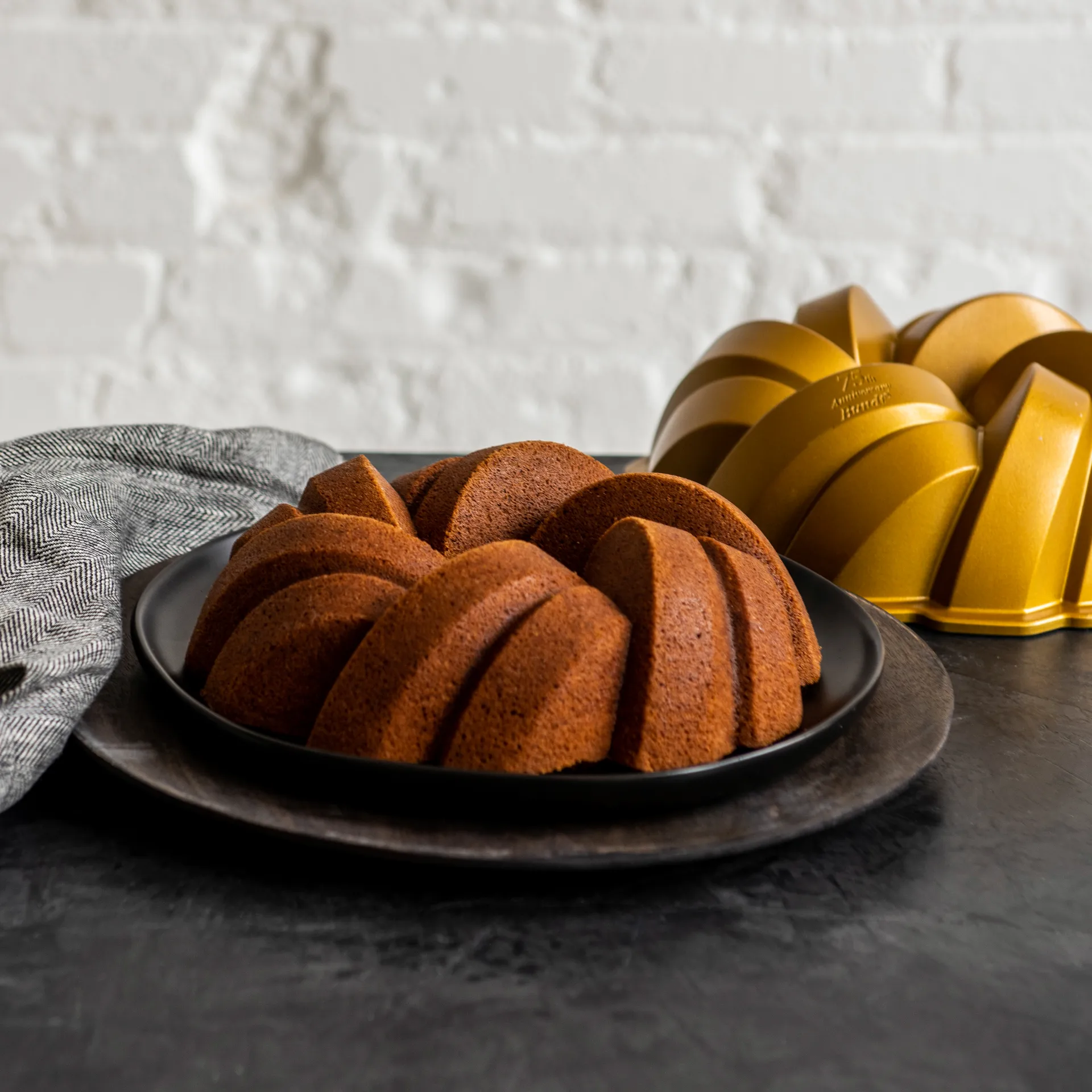 Nordic Ware 75th anniversary braided bundt bakvorm, 2,4 l Nordic Ware