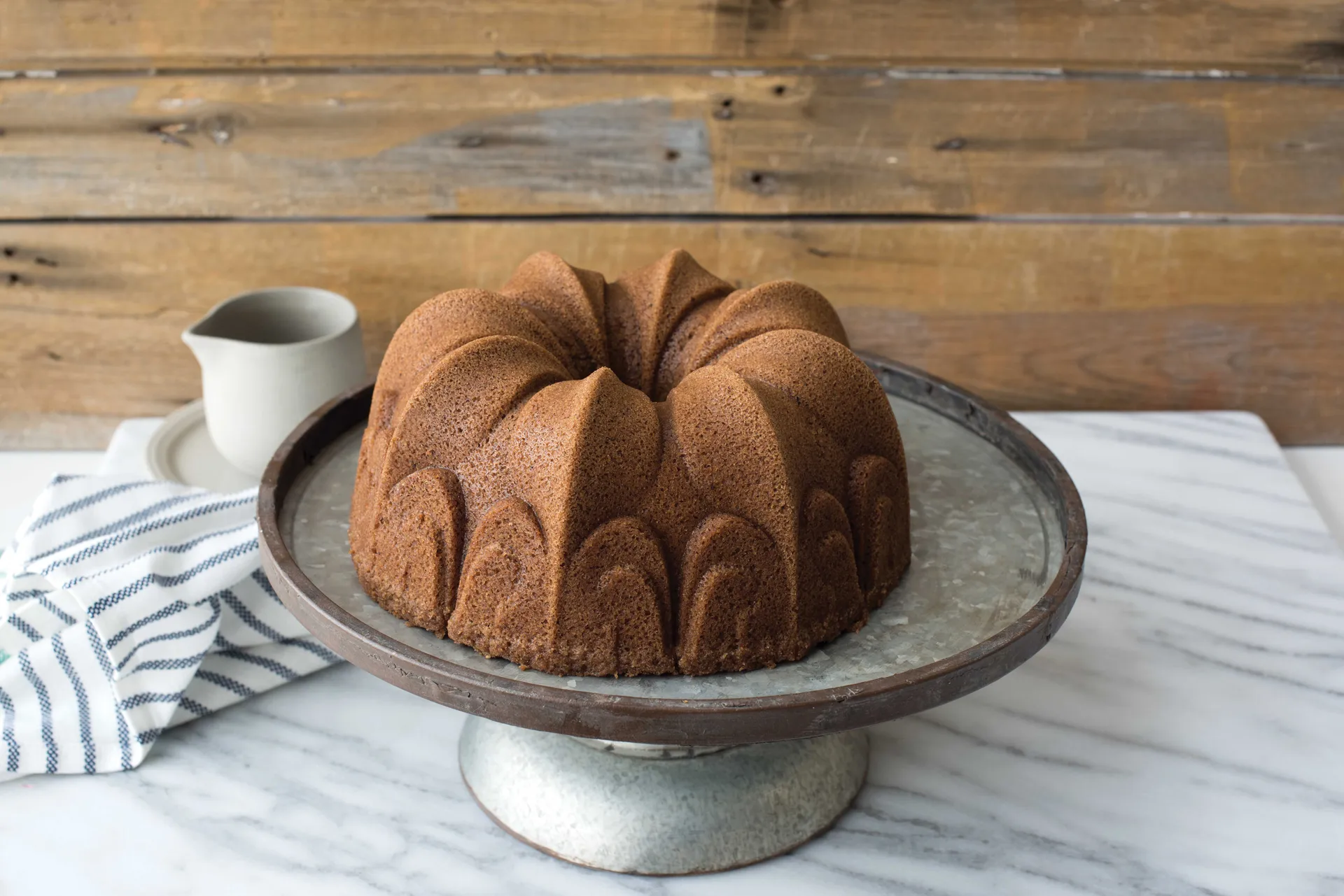 Nordic Ware Fleur De Lis Bundt bakvorm, 2,4 l Nordic Ware