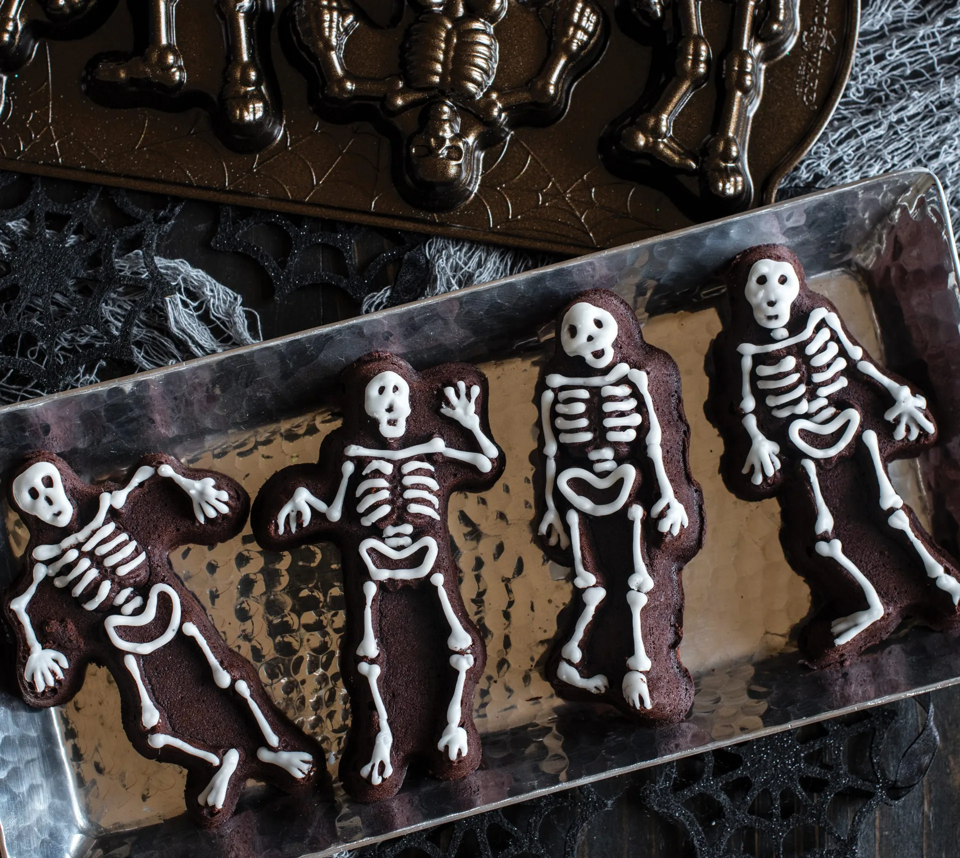 Nordic Ware Spooky Skeleton bakvorm, Brons Nordic Ware