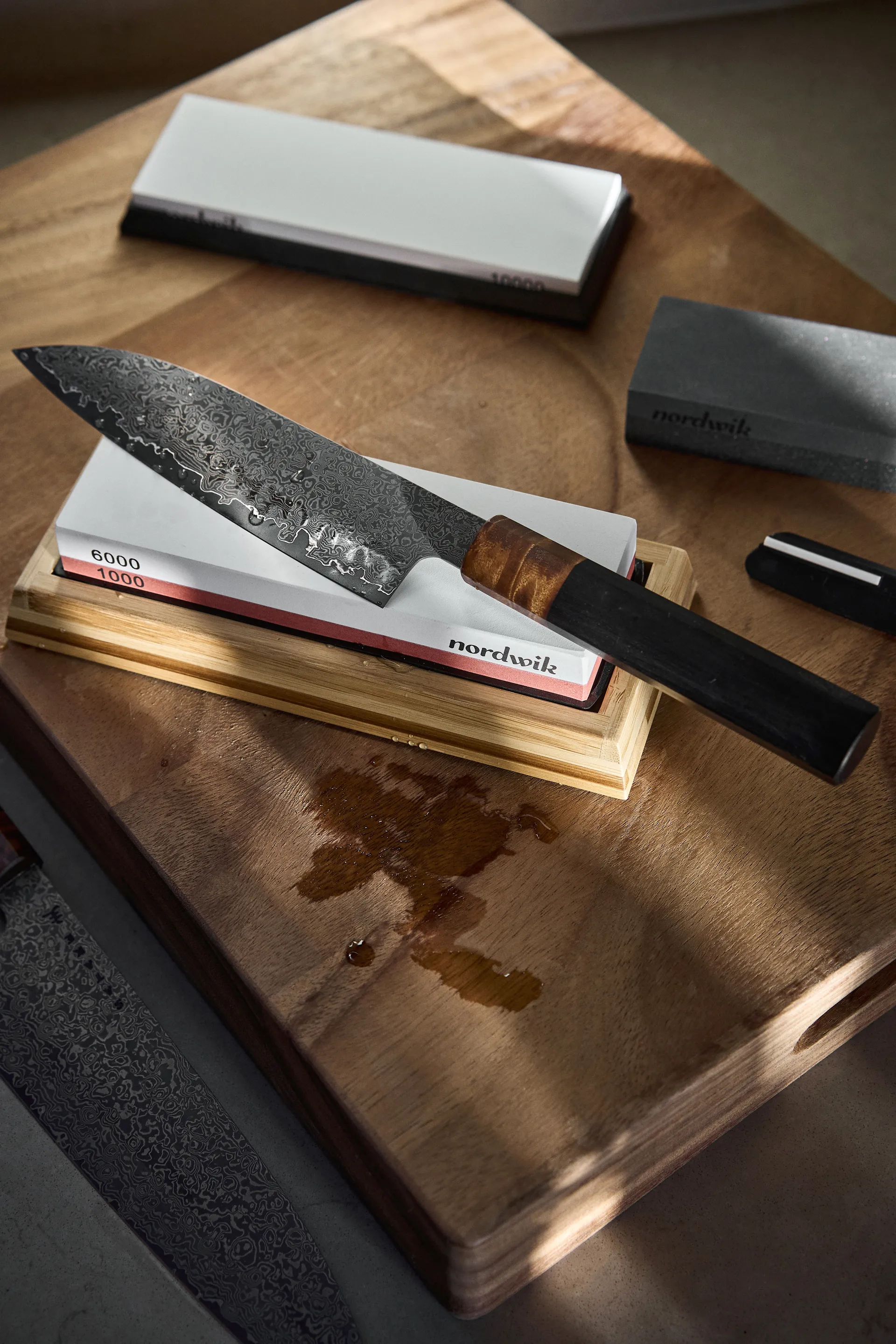 Natte slijpsteen met standaard, 1000/6000 grit Nordwik