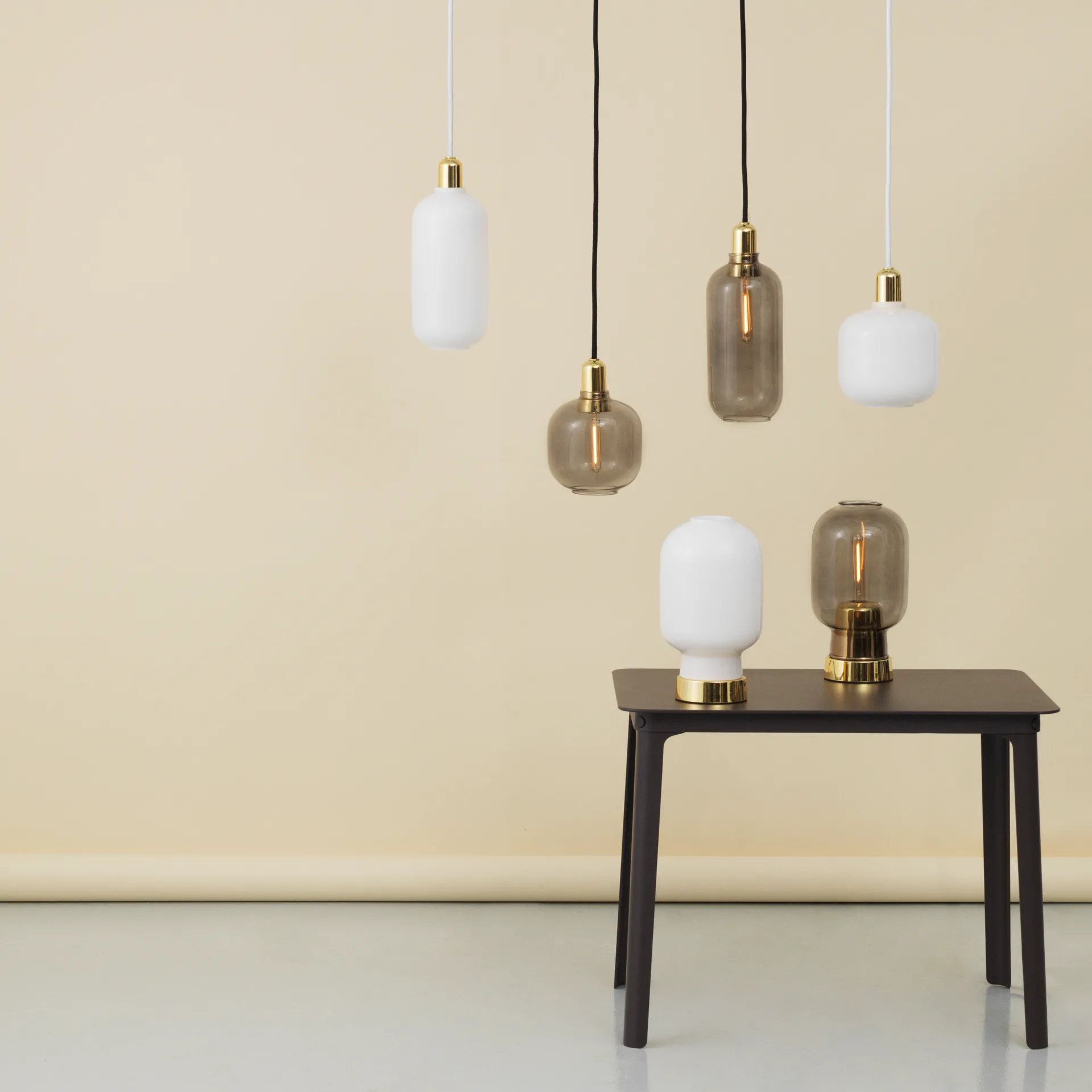 Amp lamp klein, Wit-messing Normann Copenhagen