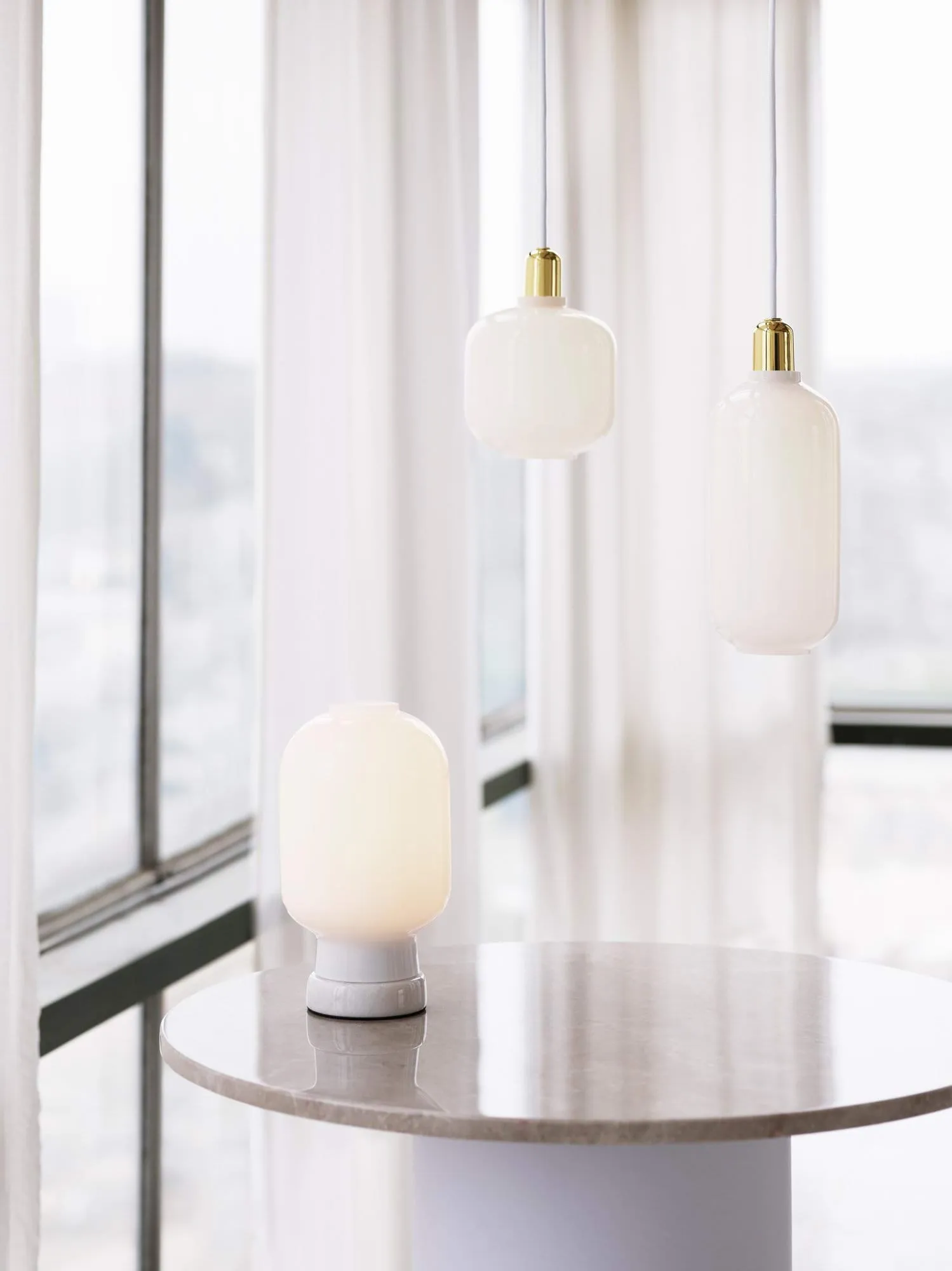 Amp lamp klein, Wit-messing Normann Copenhagen
