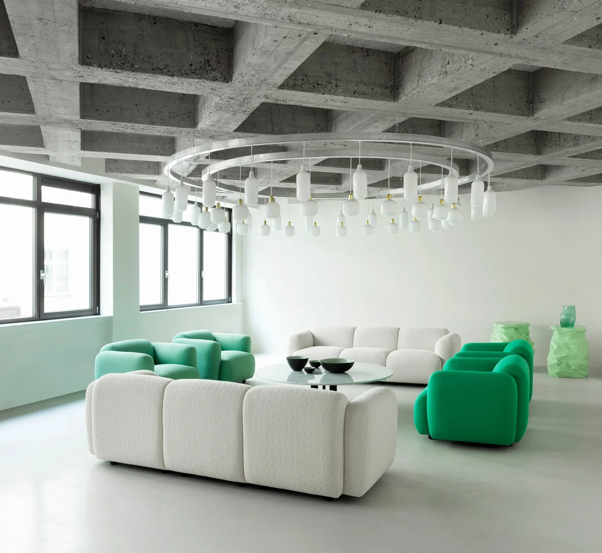Amp lamp klein, Wit-messing Normann Copenhagen