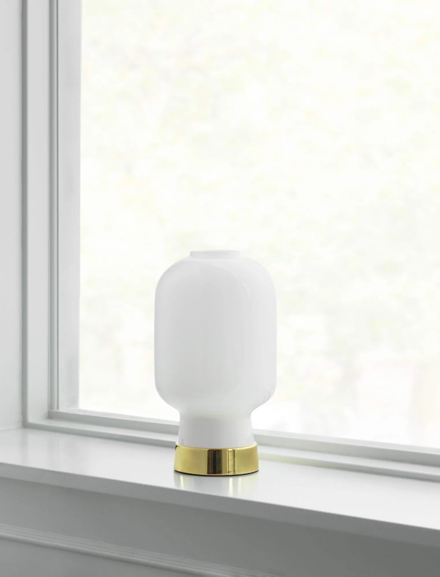 Amp tafellamp, Wit-messing Normann Copenhagen