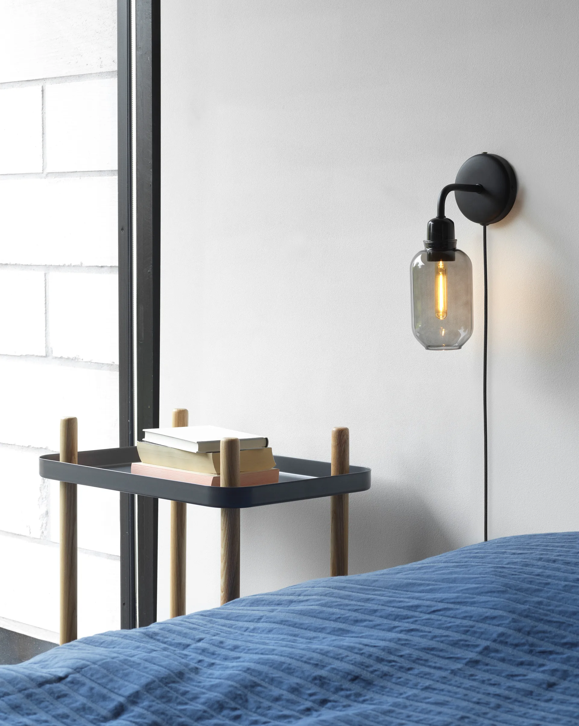 Amp wandlamp, Smoke-black Normann Copenhagen