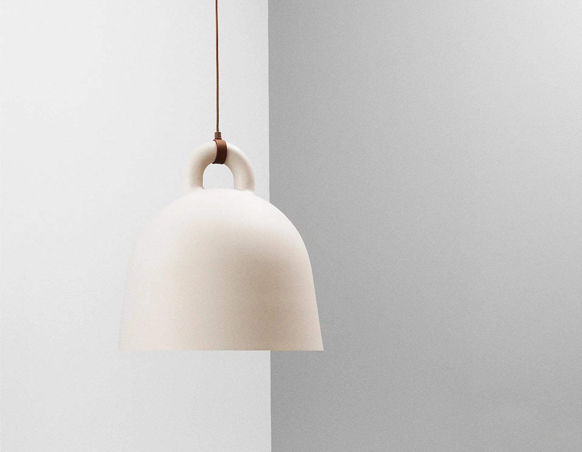 Bell lamp zand, Medium Normann Copenhagen