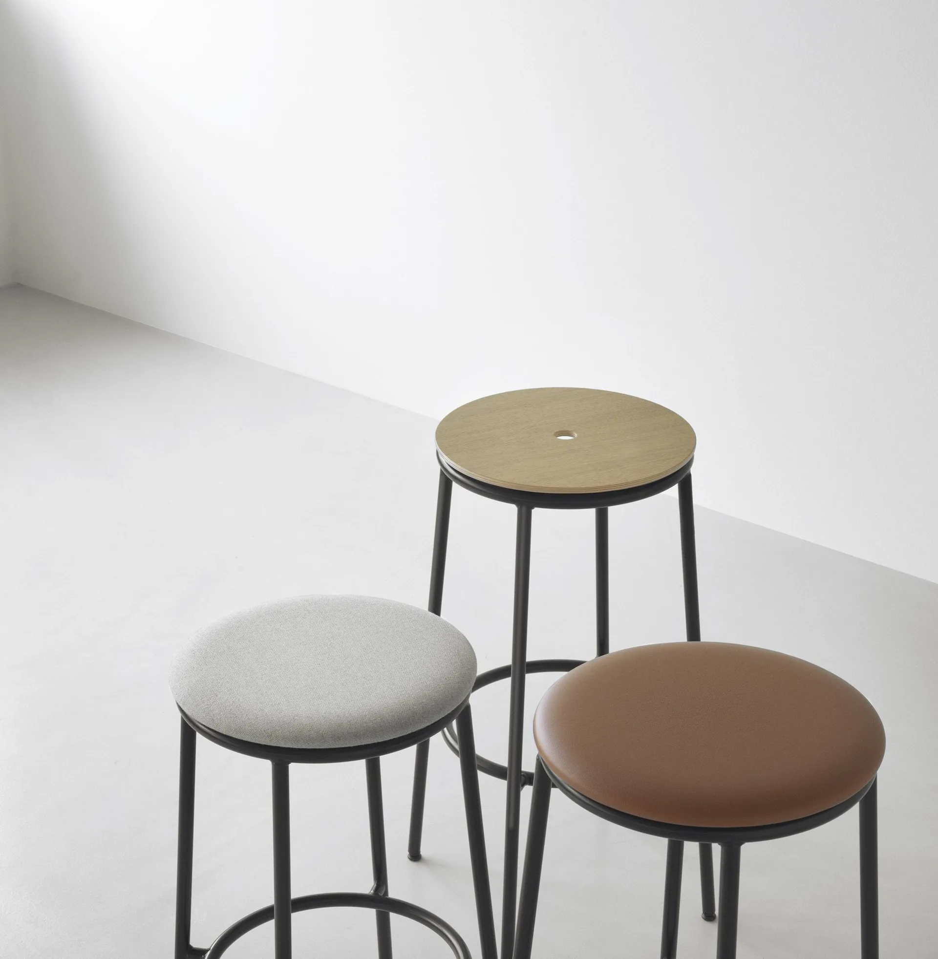 Circa barkruk 65 cm, Eikenhout Normann Copenhagen
