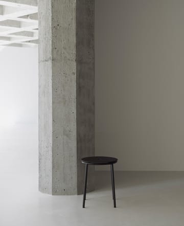 Circa kruk 45 cm - Zwart aluminium - Normann Copenhagen